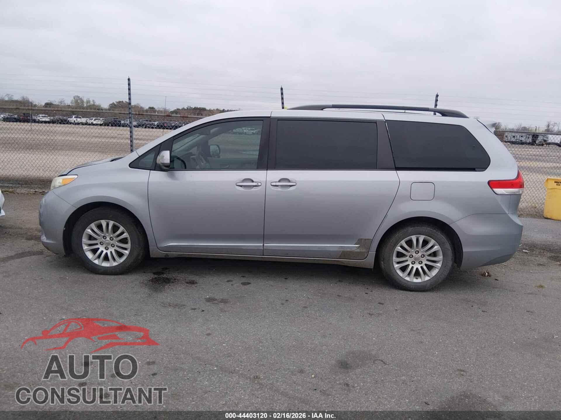 TOYOTA SIENNA 2013 - 5TDYK3DC8DS310192