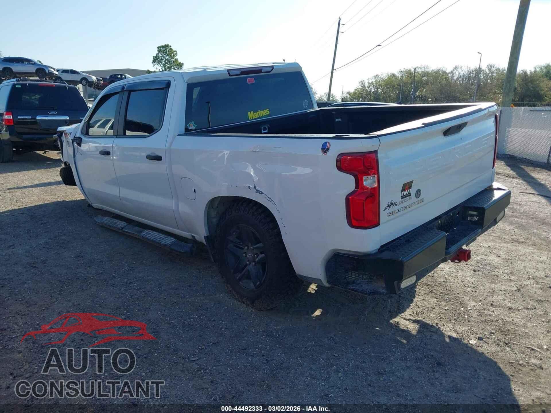 CHEVROLET SILVERADO 1500 2021 - 1GCPYCEF6MZ300049