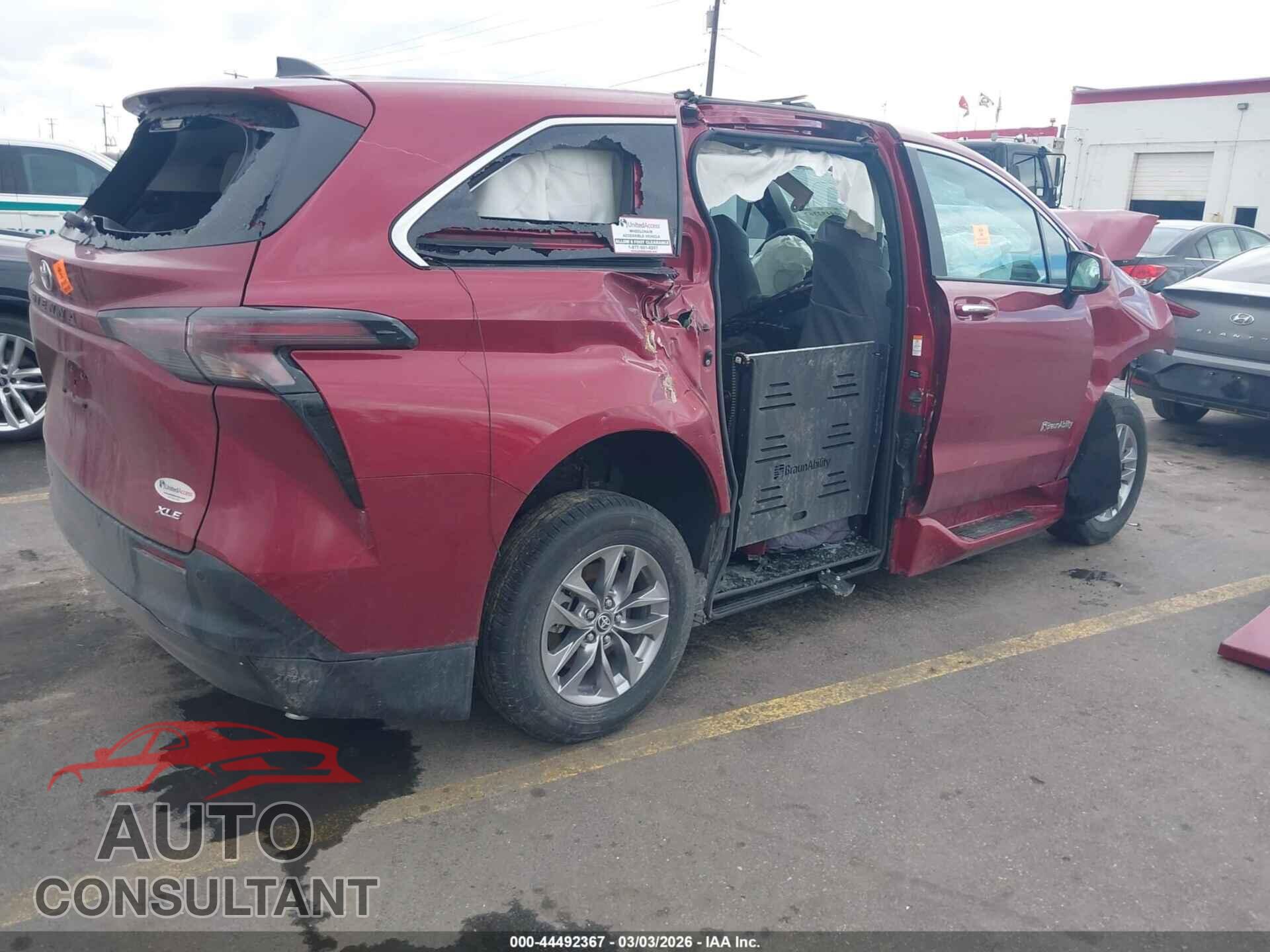 TOYOTA SIENNA 2025 - 5TDYRKEC7SS244073