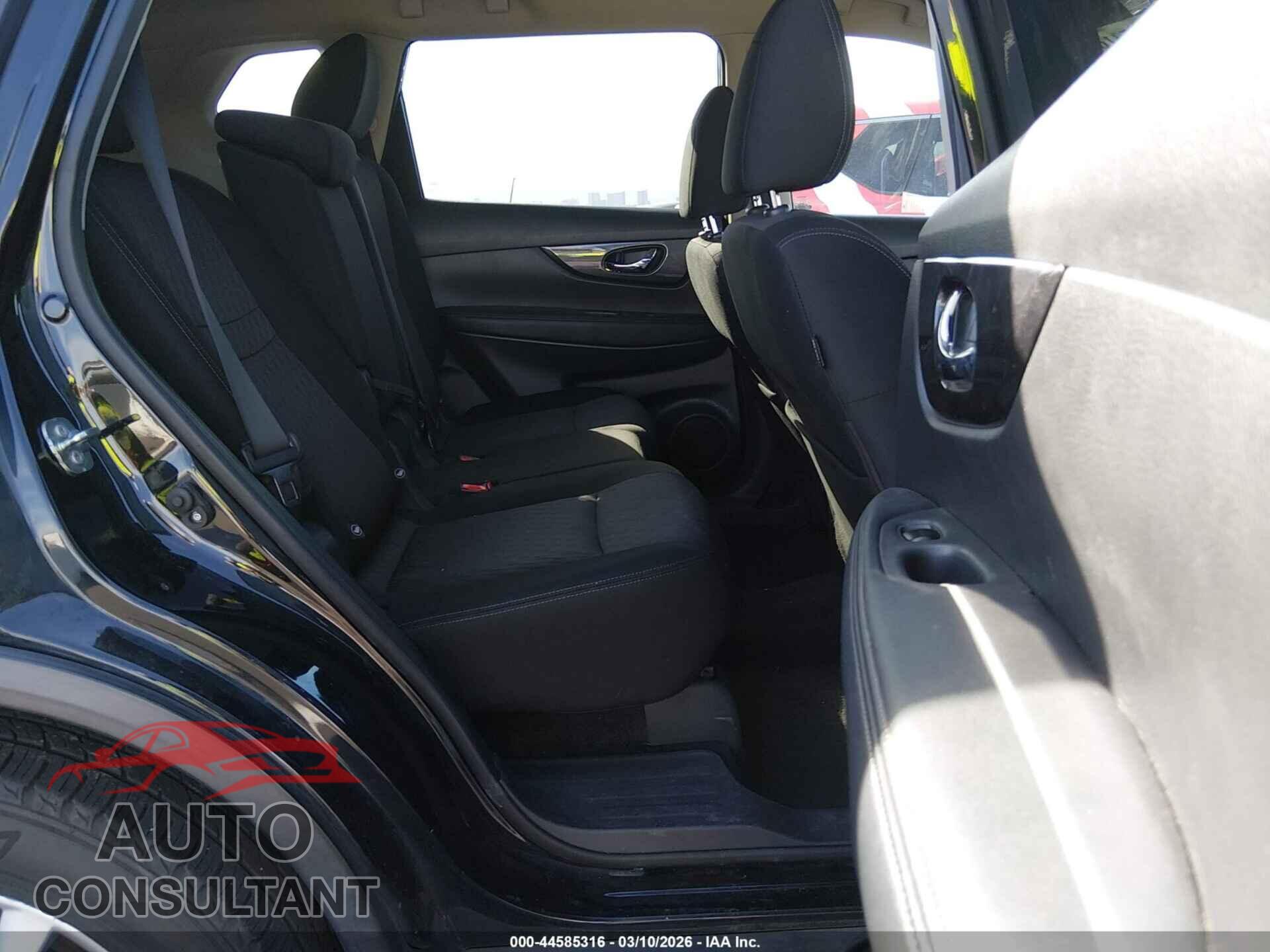 NISSAN ROGUE 2017 - KNMAT2MT7HP604143