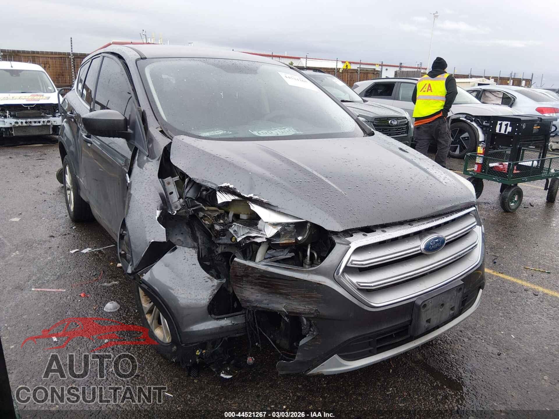 FORD ESCAPE 2017 - 1FMCU9GD3HUC04211