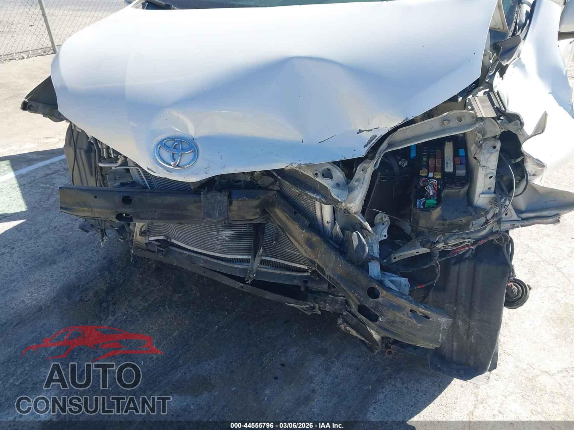 TOYOTA SIENNA 2011 - 5TDYK3DC5BS034339