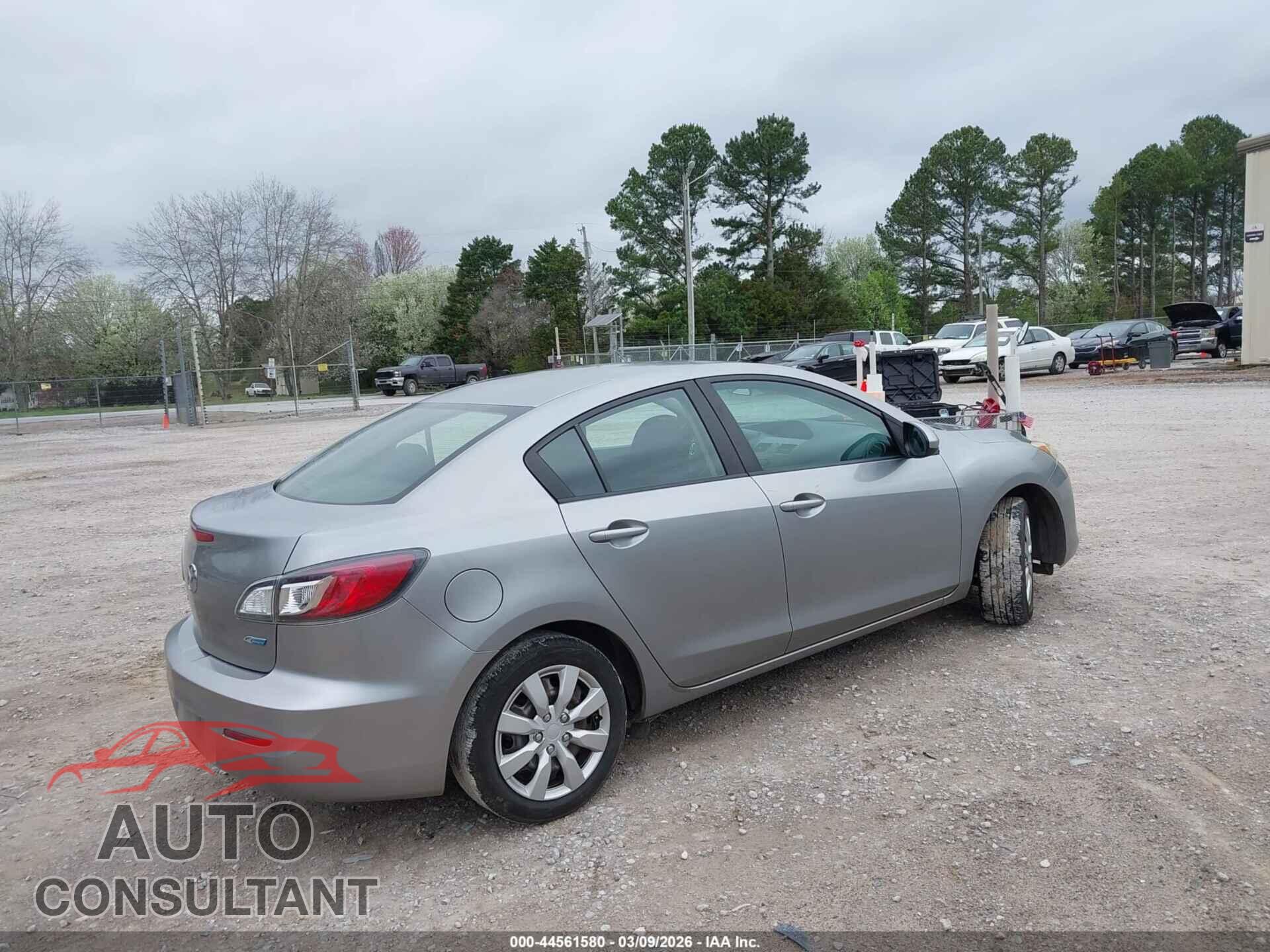 MAZDA MAZDA3 2013 - JM1BL1U79D1703755