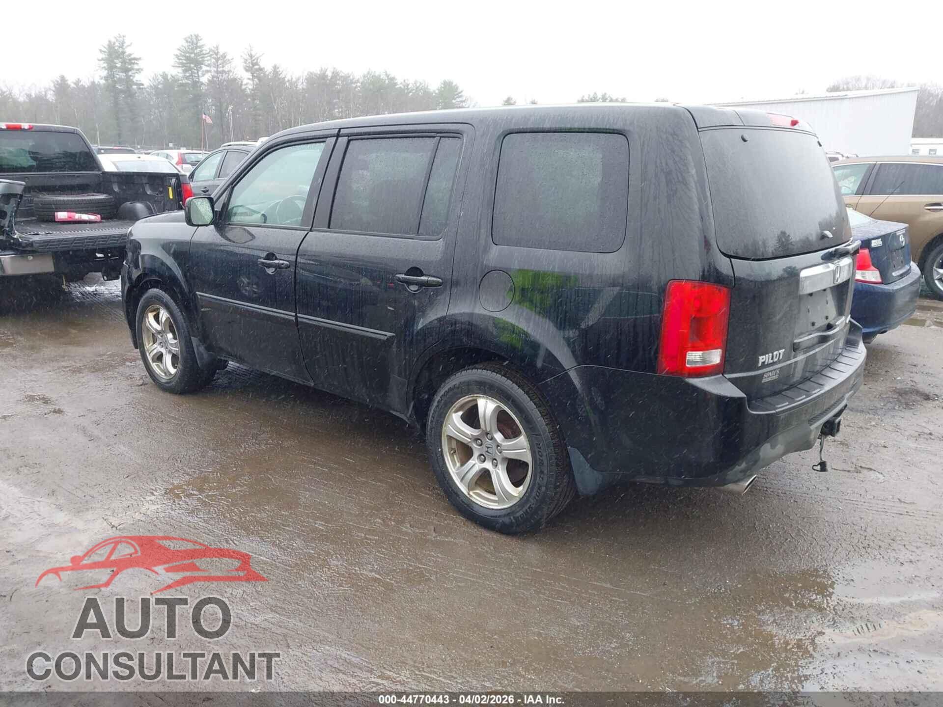 HONDA PILOT 2013 - 5FNYF4H5XDB042109