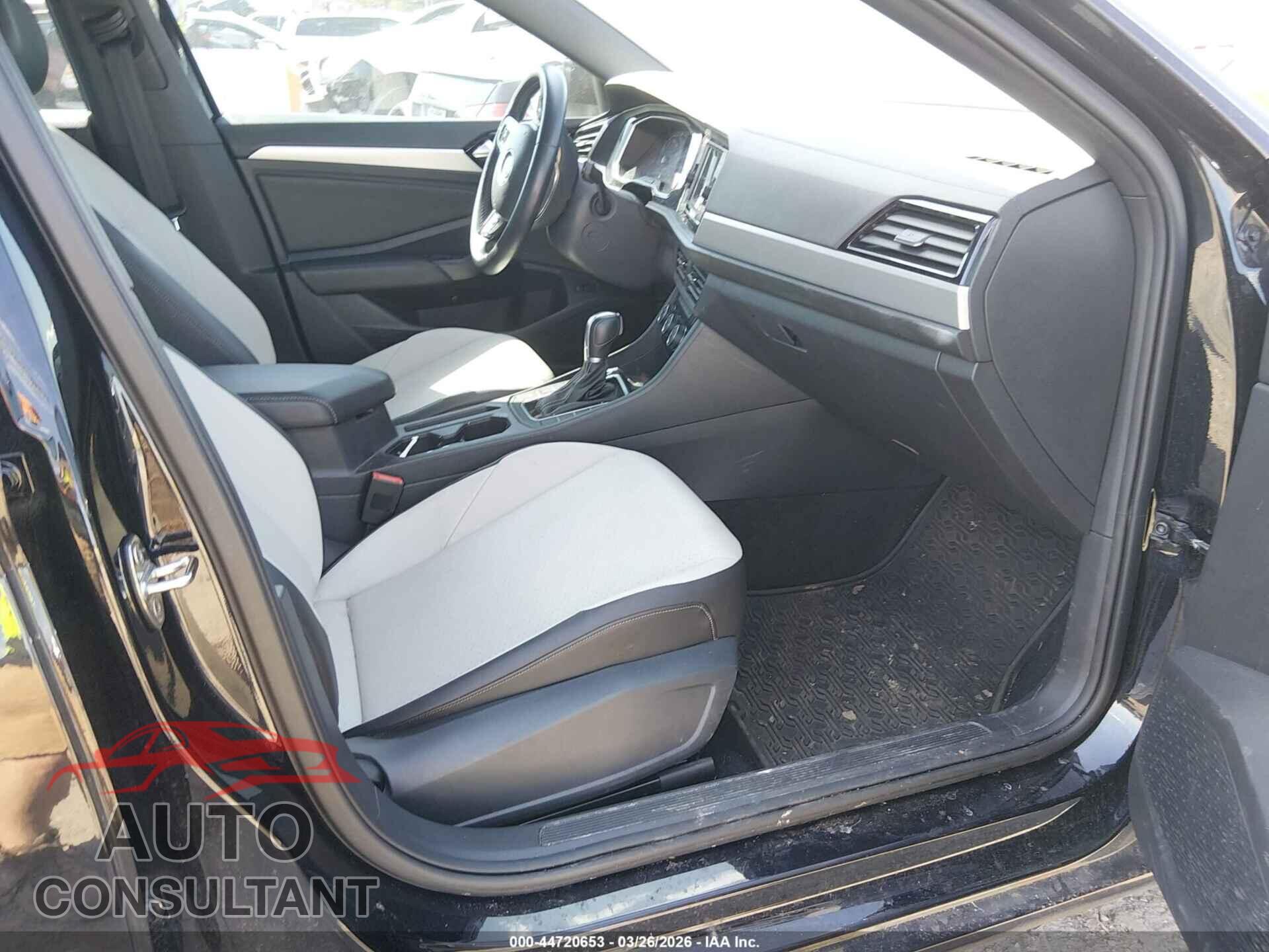 VOLKSWAGEN JETTA 2019 - 3VWCB7BU4KM272502