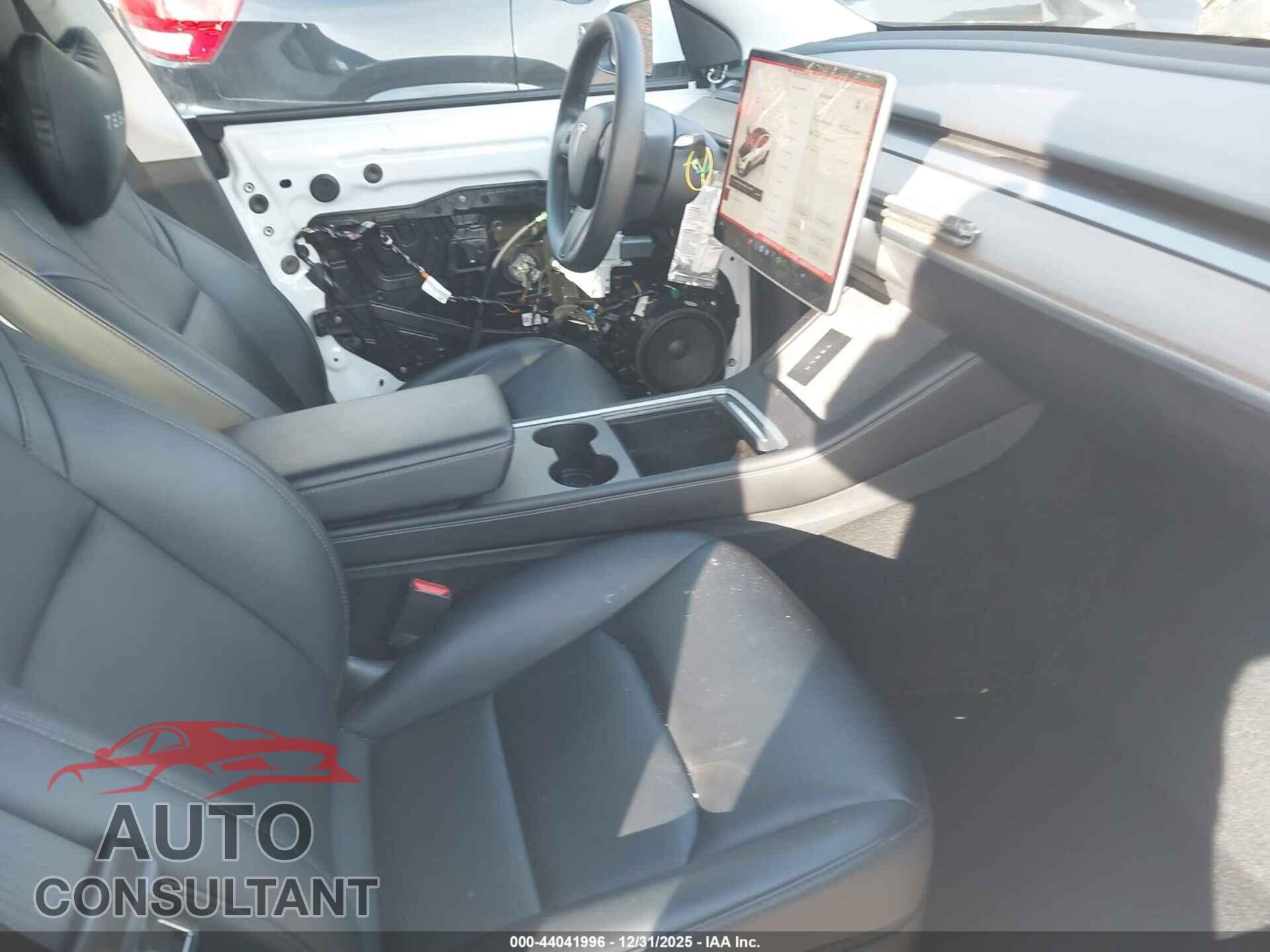 TESLA MODEL Y 2022 - 7SAYGDEF2NF512177