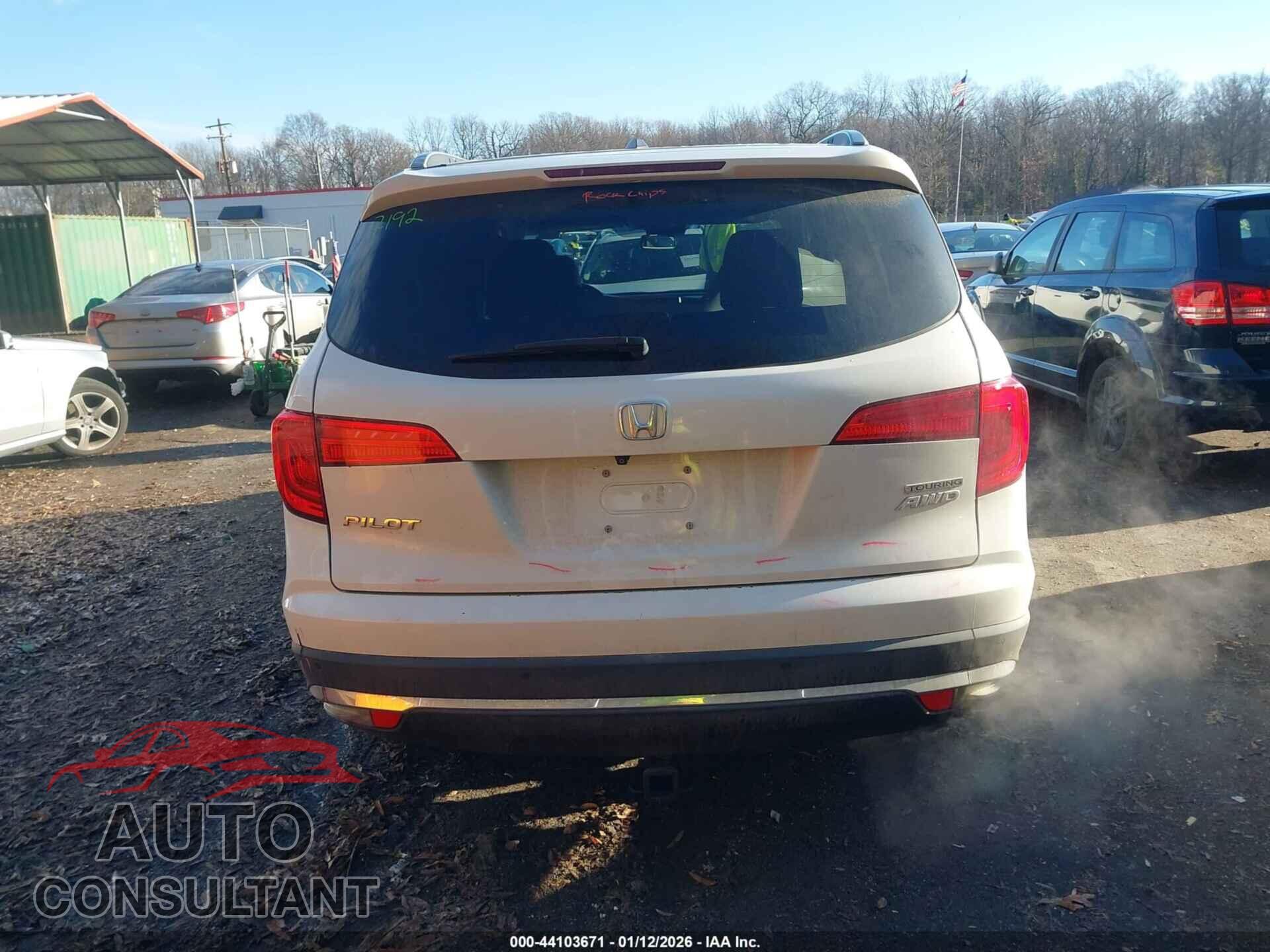 HONDA PILOT 2017 - 5FNYF6H9XHB010989