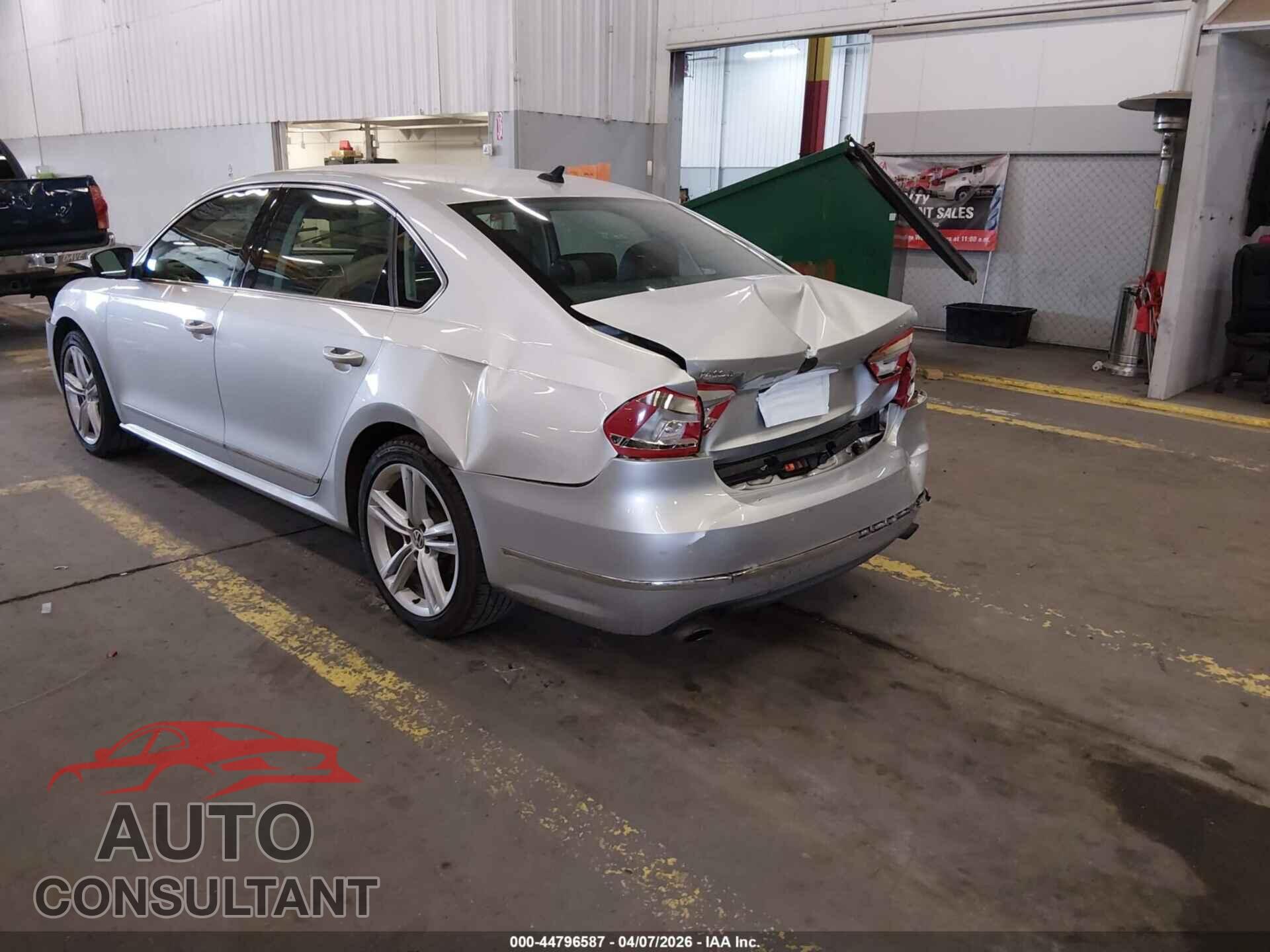 VOLKSWAGEN PASSAT 2013 - 1VWCM7A31DC082552