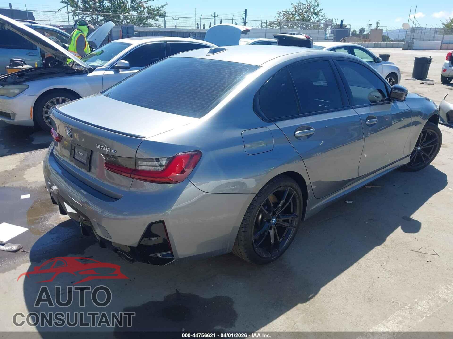 BMW 330E 2023 - 3MW39FF01P8D07364