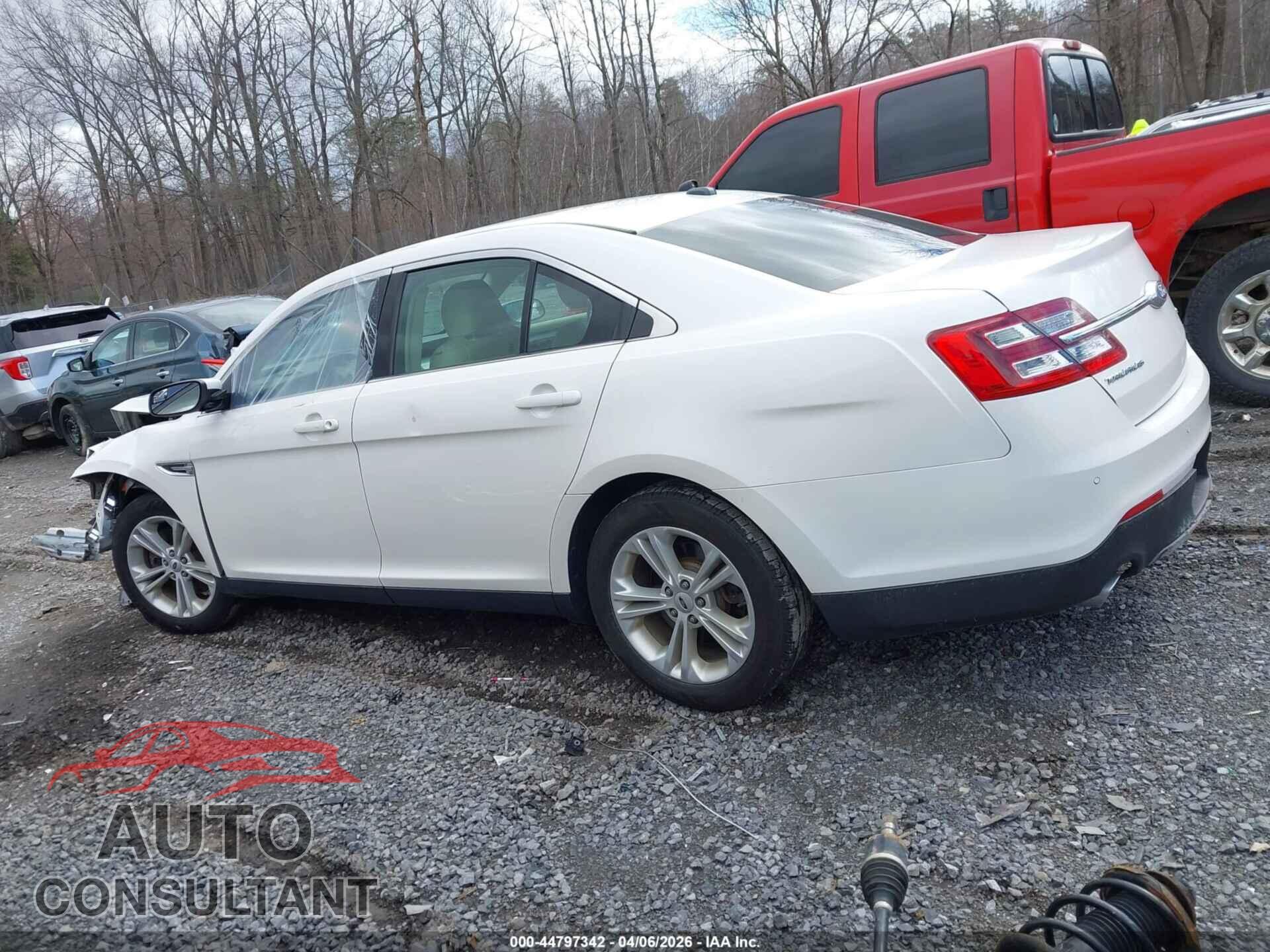 FORD TAURUS 2018 - 1FAHP2E83JG127946