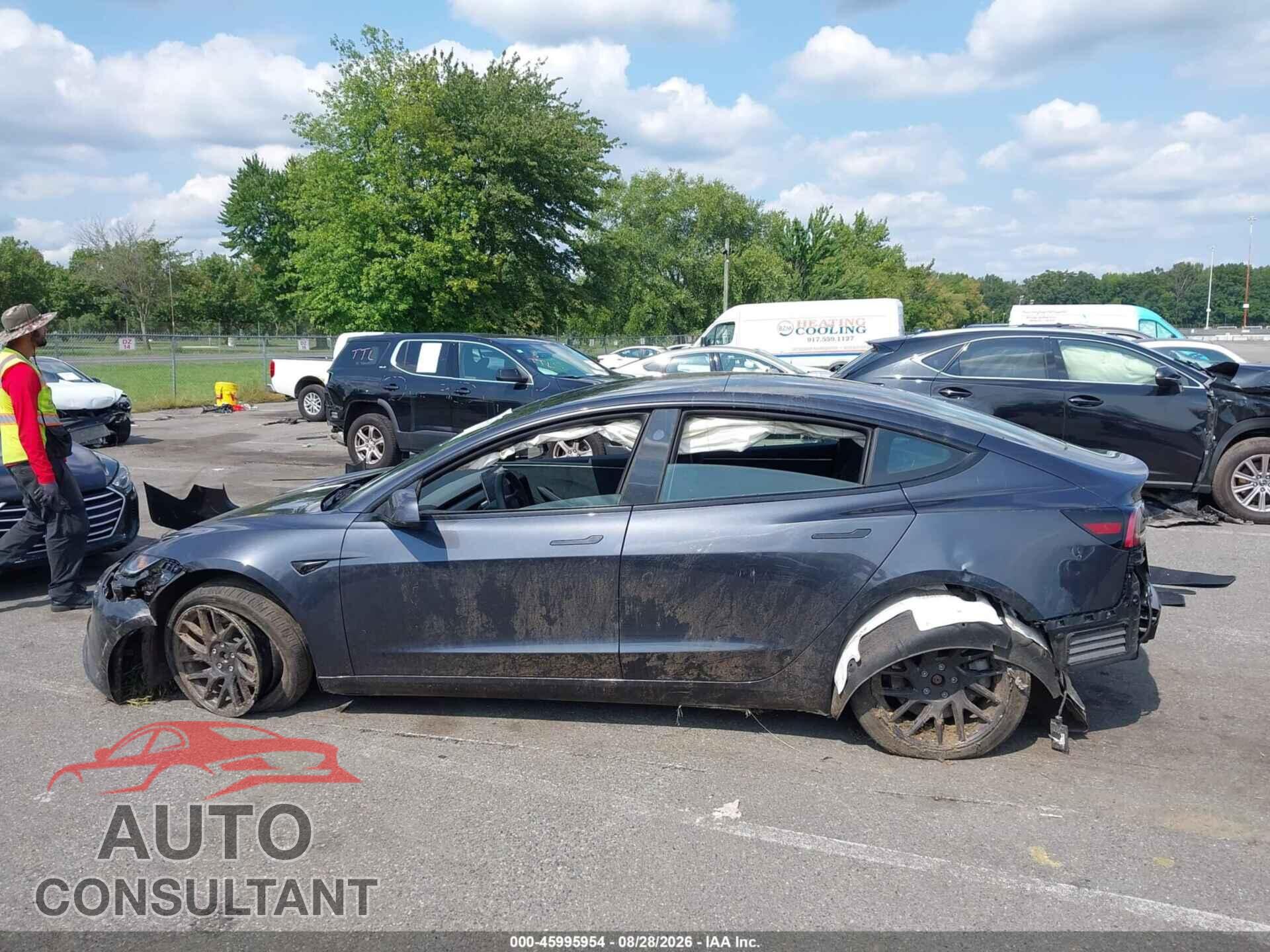 TESLA MODEL 3 2024 - 5YJ3E1EB2RF821694