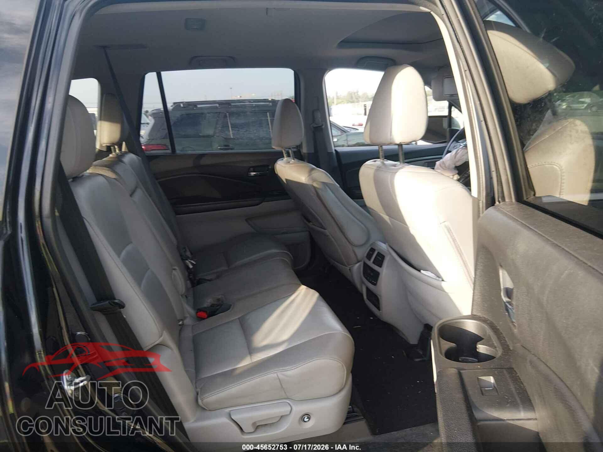 HONDA PILOT 2018 - 5FNYF5H56JB005141