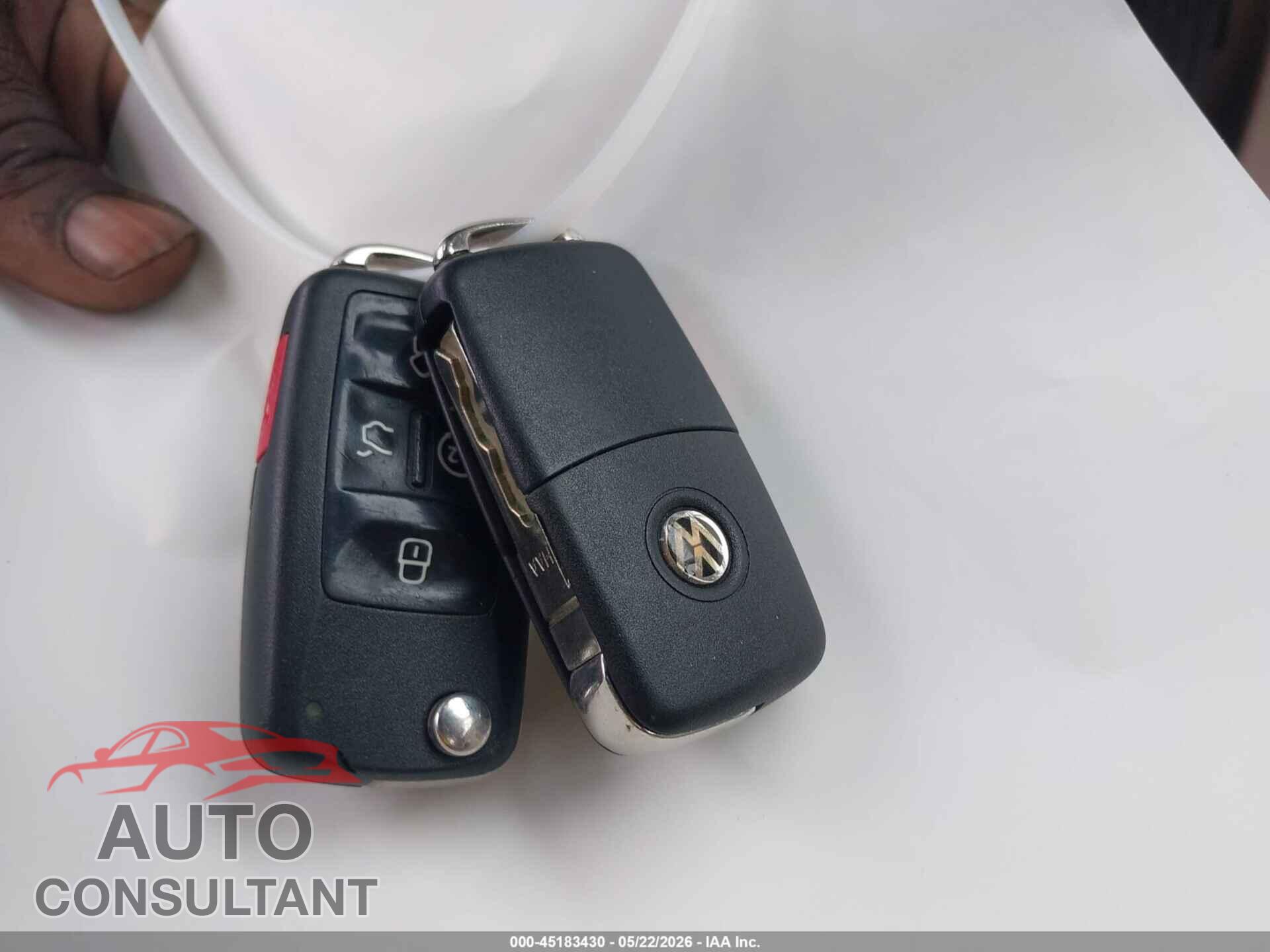 VOLKSWAGEN PASSAT 2012 - 1VWCM7A38CC012237