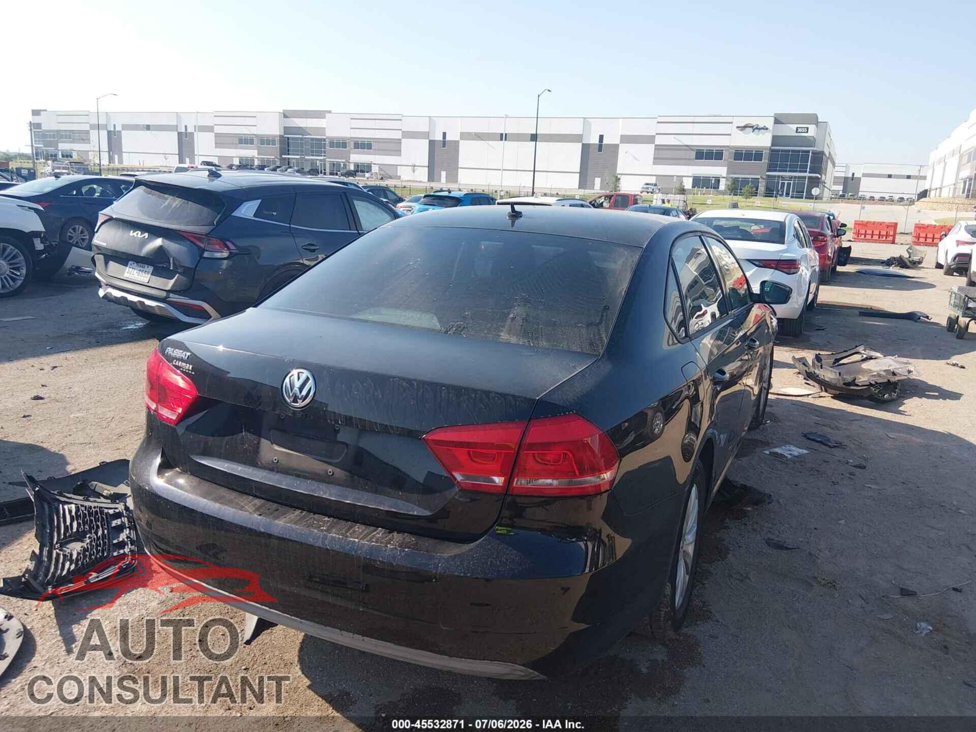 VOLKSWAGEN PASSAT 2013 - 1VWAP7A38DC012397