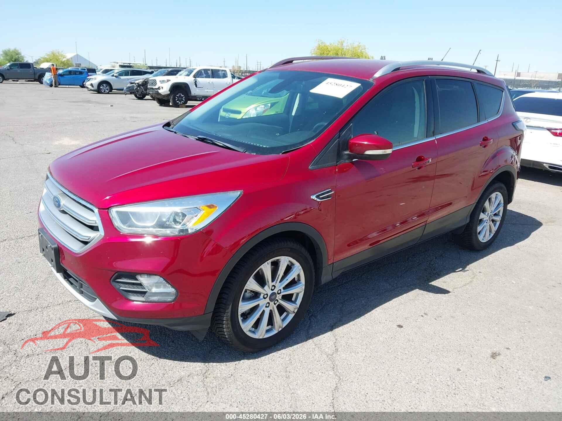 FORD ESCAPE 2017 - 1FMCU9J92HUC95556