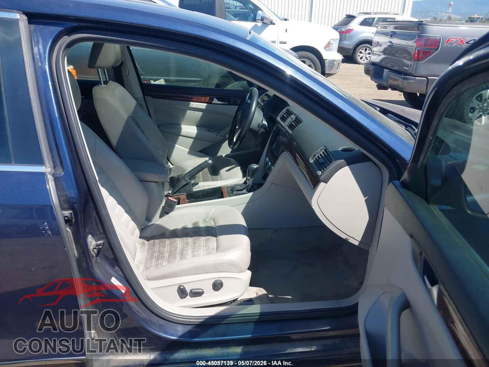 VOLKSWAGEN PASSAT 2012 - 1VWCP7A32CC006196