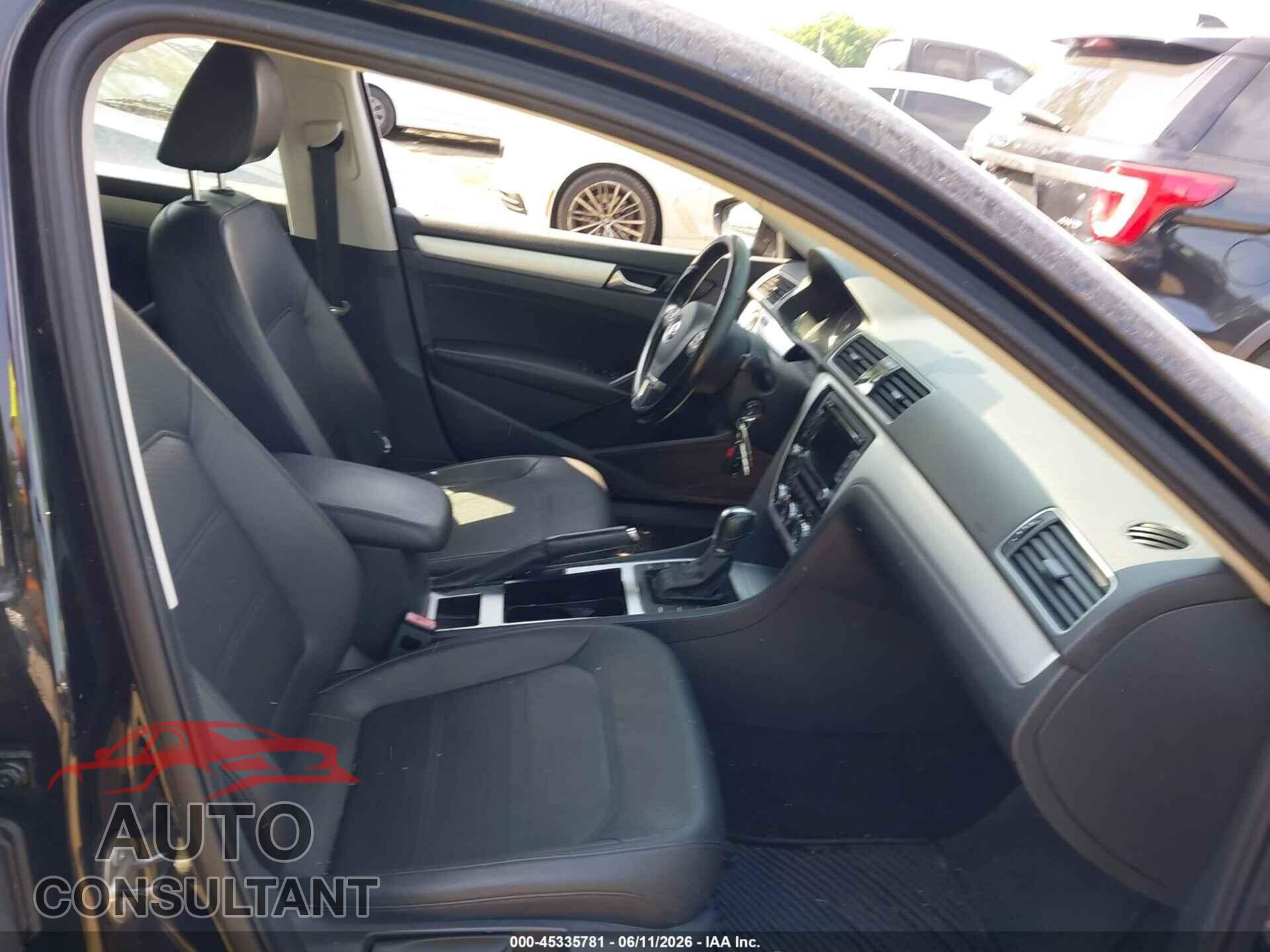 VOLKSWAGEN PASSAT 2012 - 1VWBP7A3XCC051009