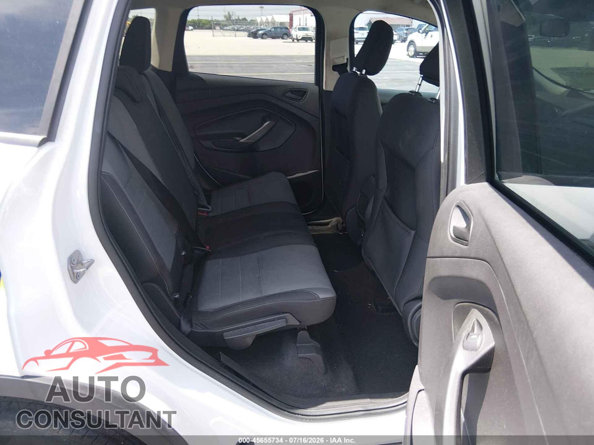 FORD ESCAPE 2018 - 1FMCU0F70JUC12246