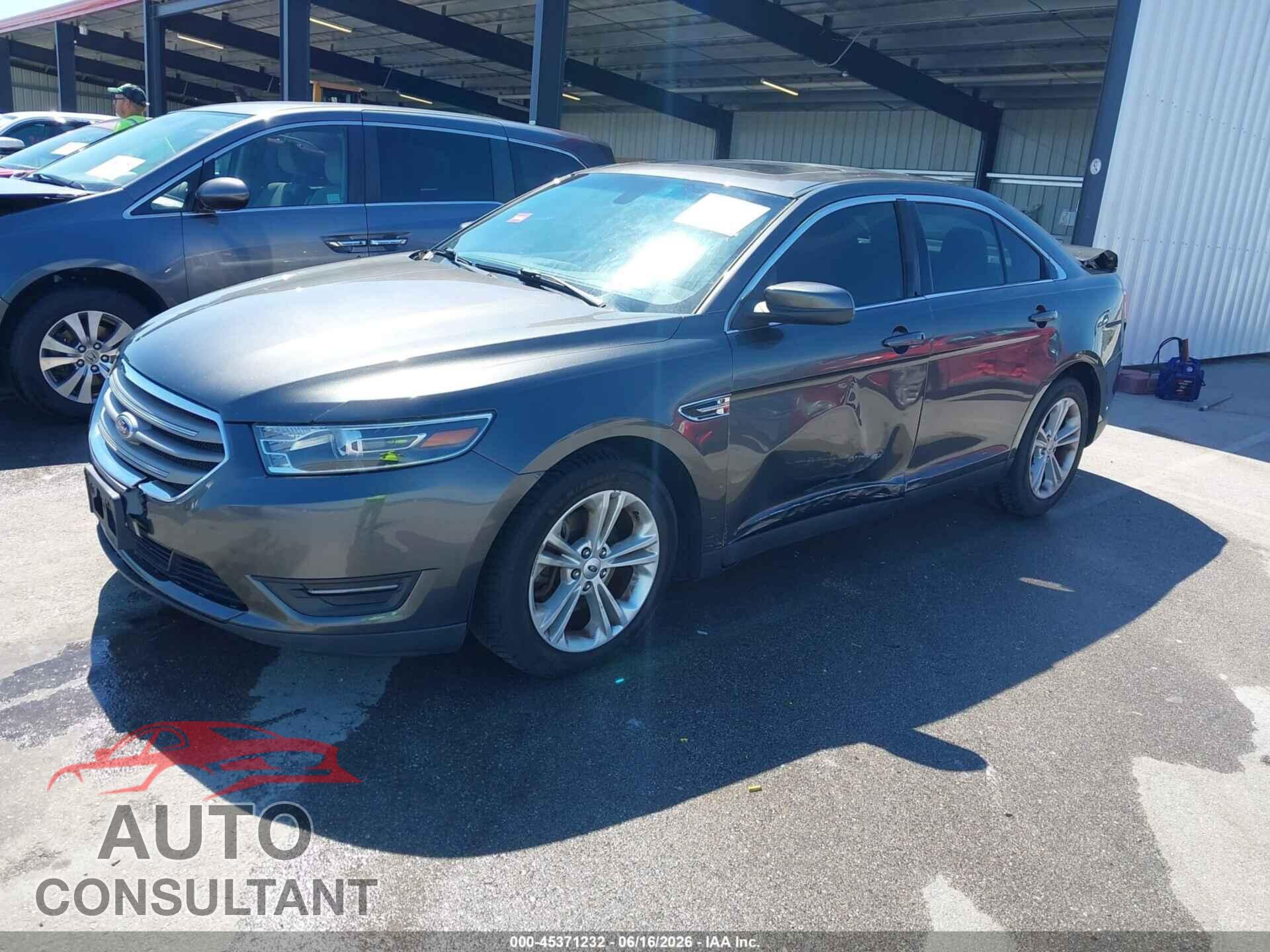 FORD TAURUS 2018 - 1FAHP2E84JG103185