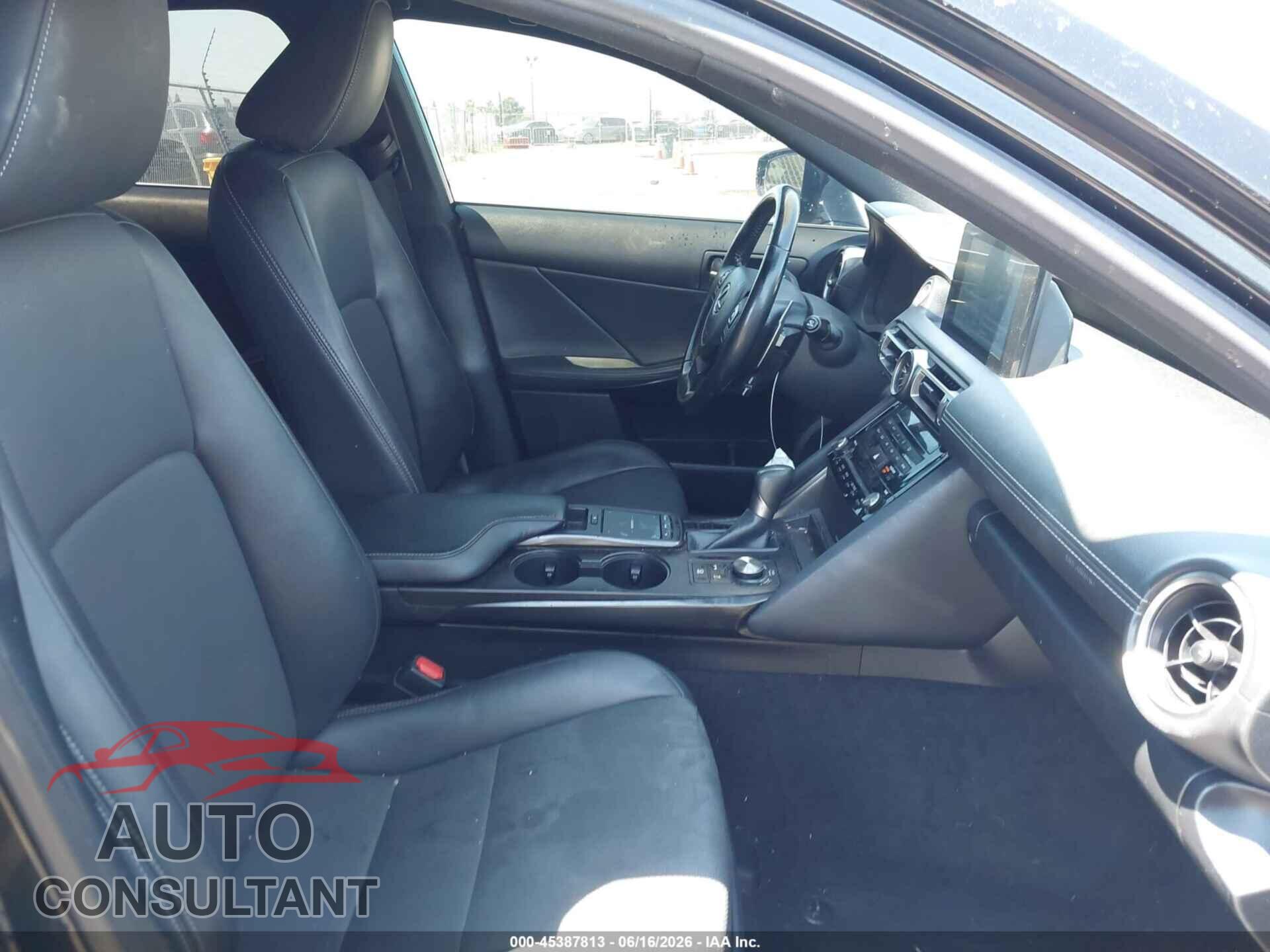 LEXUS IS 300 2021 - JTHAA1D27M5109551