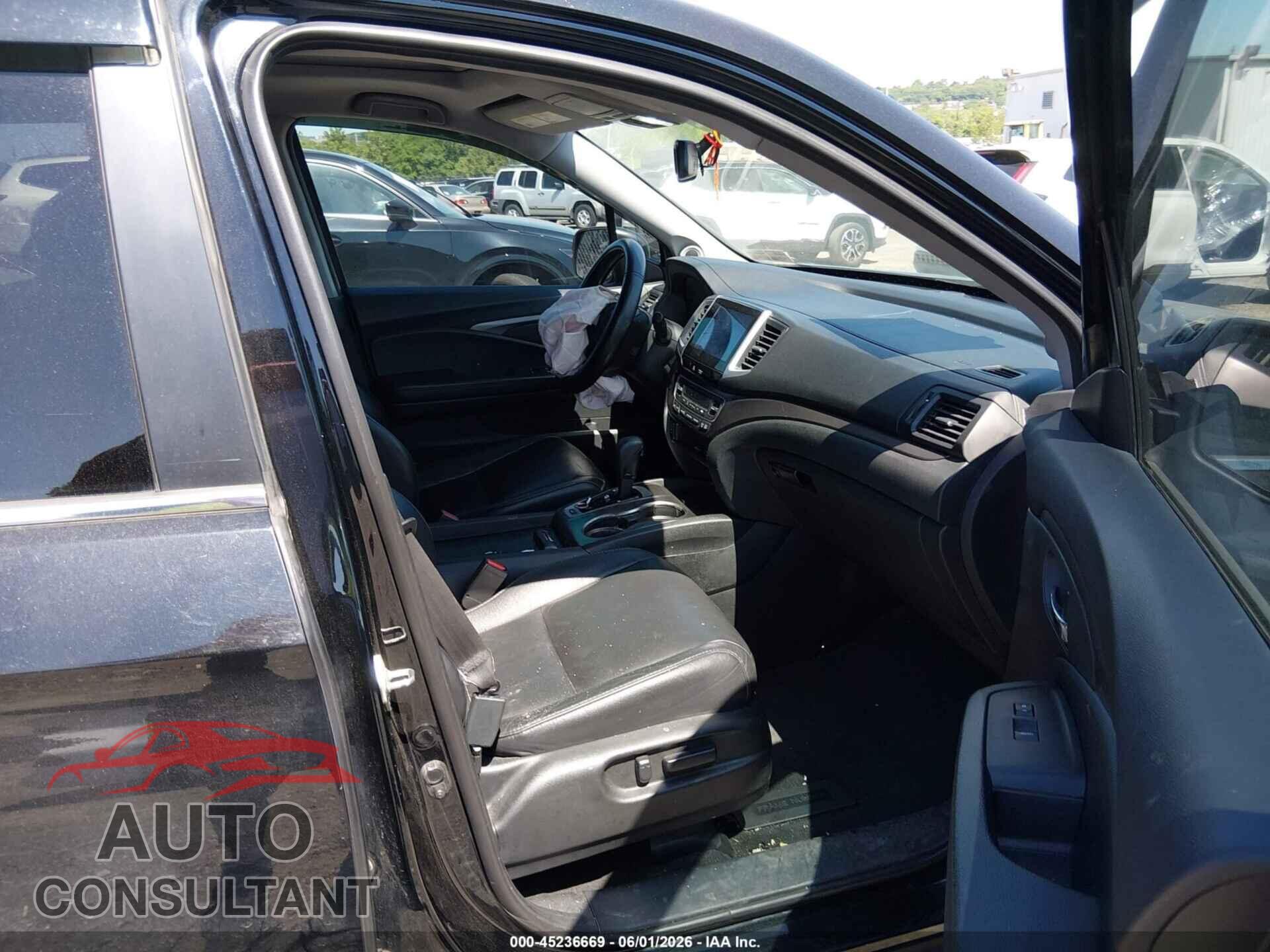 HONDA PILOT 2017 - 5FNYF6H79HB102738