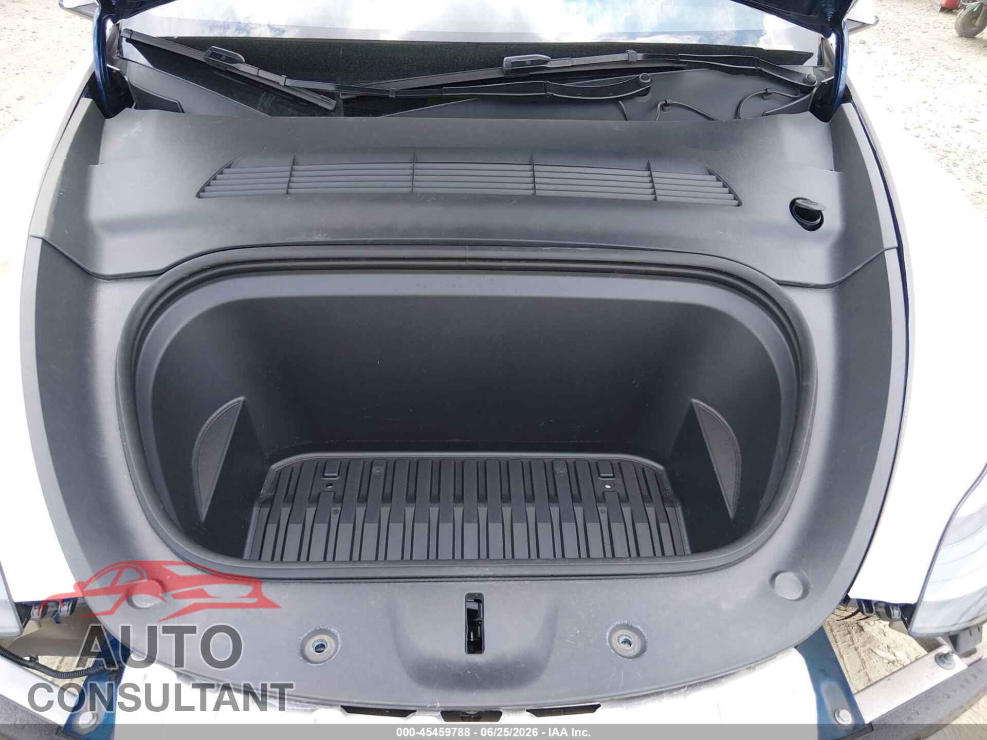 TESLA MODEL Y 2025 - 7SAYGDEE2SA362183