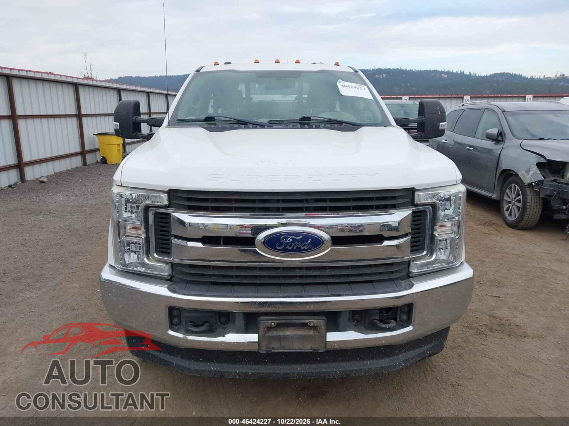 FORD F-350 CHASSIS 2017 - 1FDRF3H69HEE03100