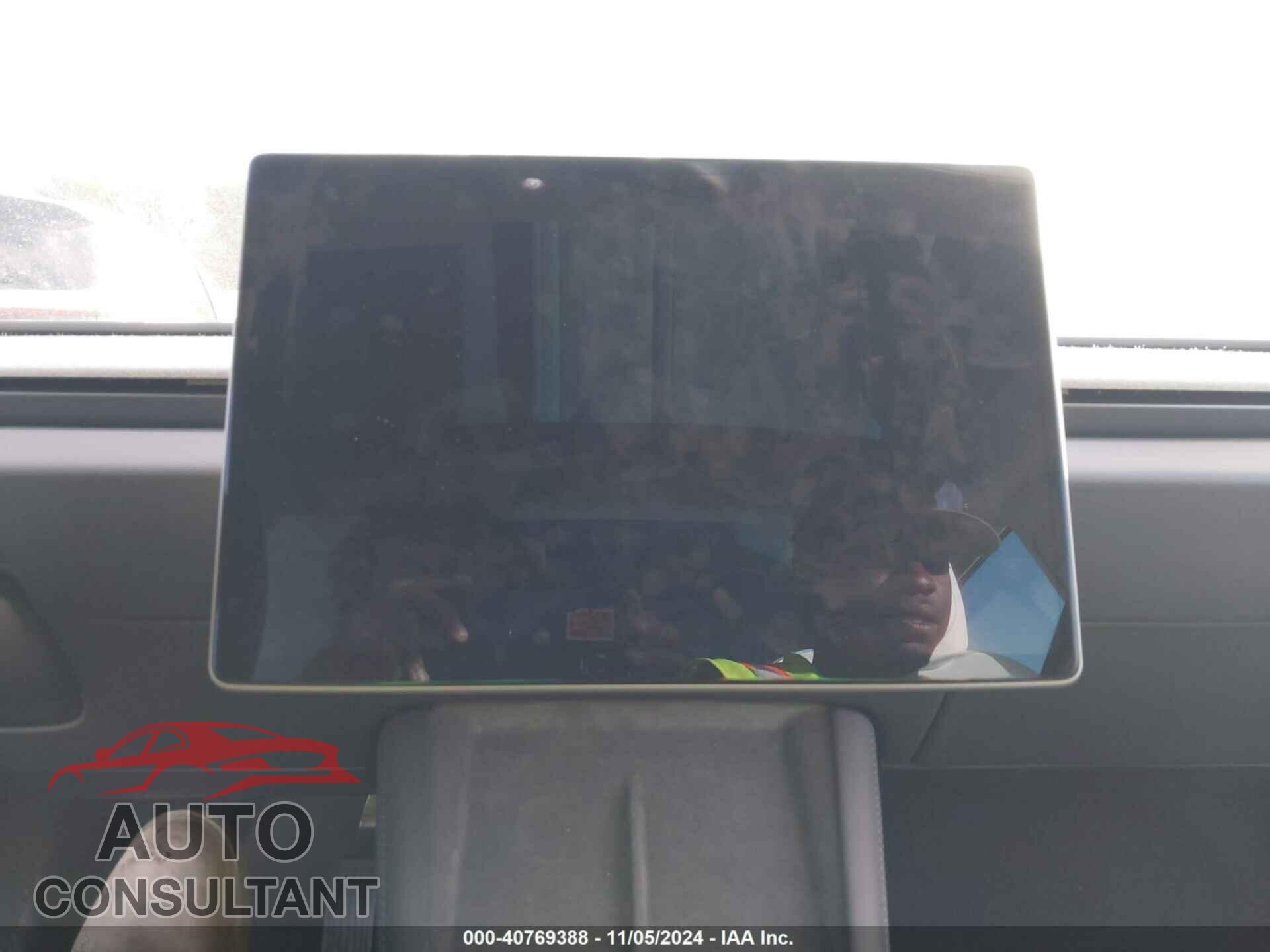 TESLA MODEL 3 2024 - 5YJ3E1EA0RF848822