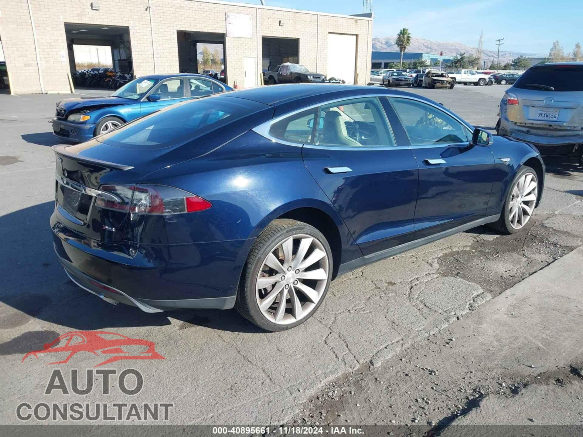 TESLA MODEL S 2013 - 5YJSA1DP5DFP17035