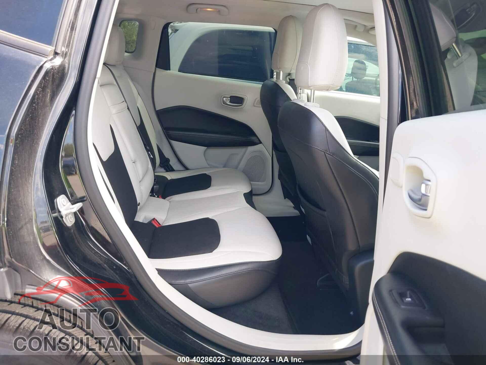 JEEP COMPASS 2018 - 3C4NJCBB4JT181613