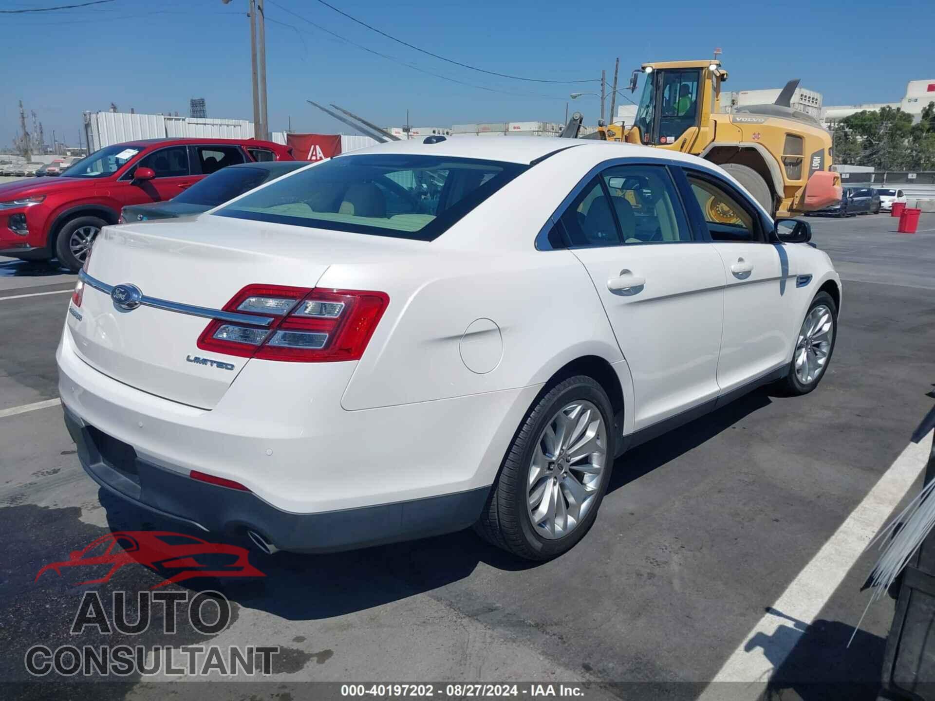 FORD TAURUS 2017 - 1FAHP2F82HG111746