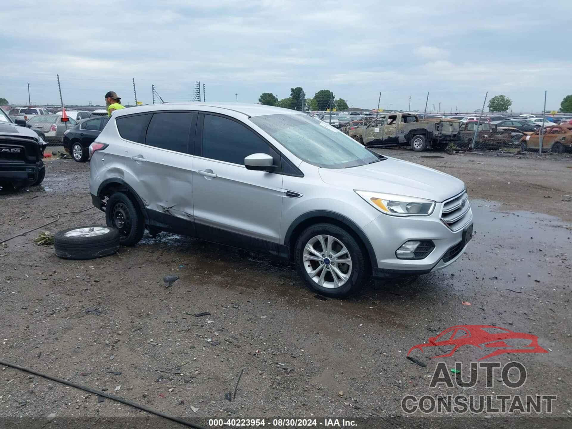 FORD ESCAPE 2017 - 1FMCU0G92HUB04334