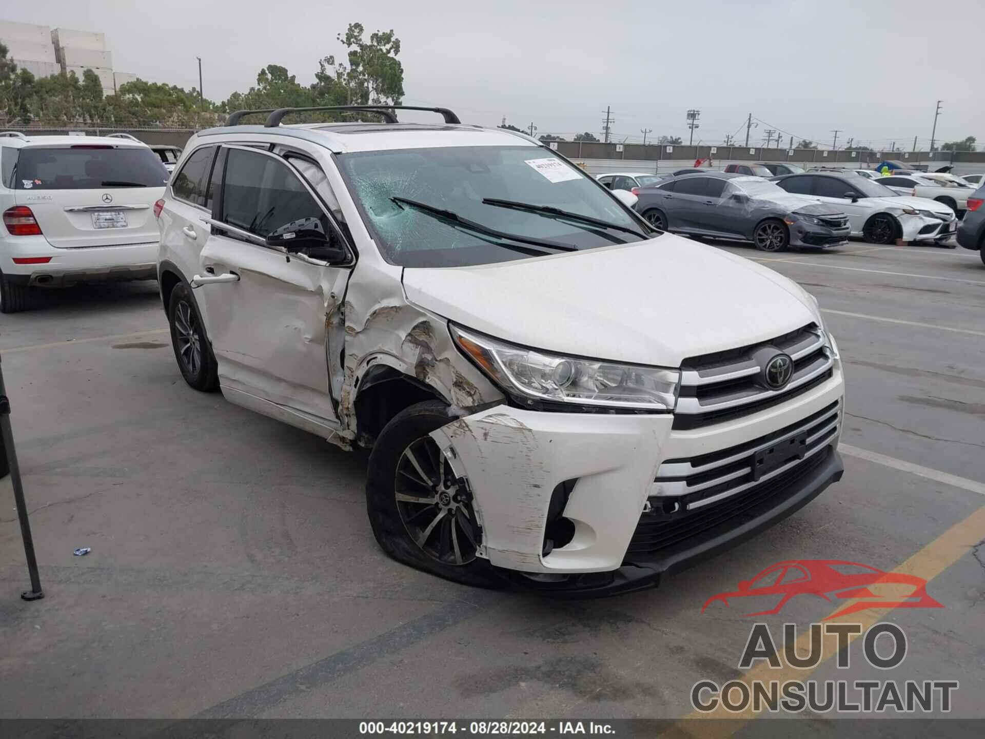 TOYOTA HIGHLANDER 2018 - 5TDKZRFH2JS549682