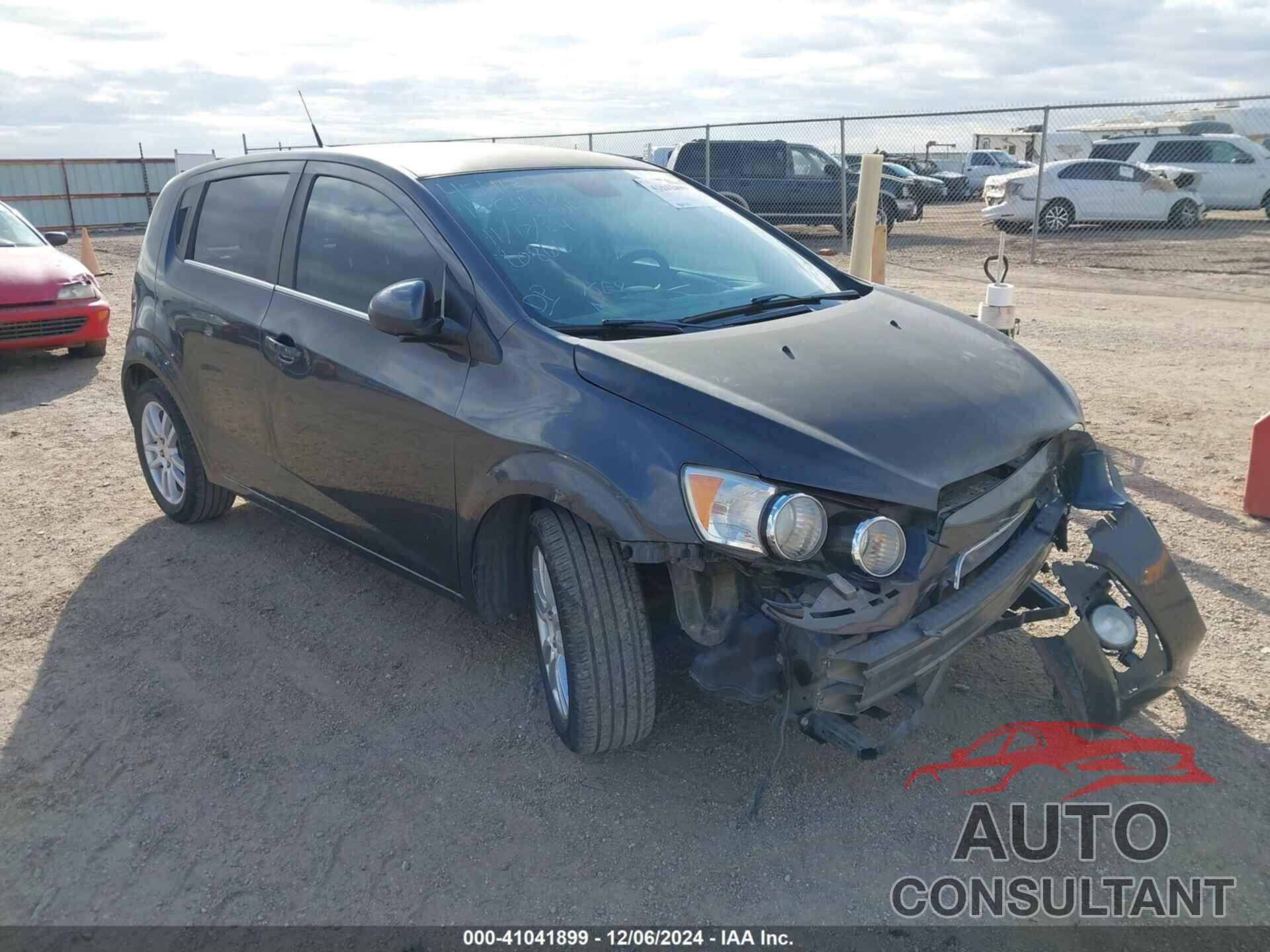 CHEVROLET SONIC 2013 - 1G1JC6SH8D4106866