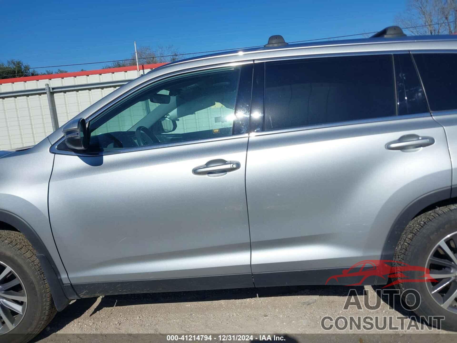 TOYOTA HIGHLANDER 2019 - 5TDKZRFH0KS570709