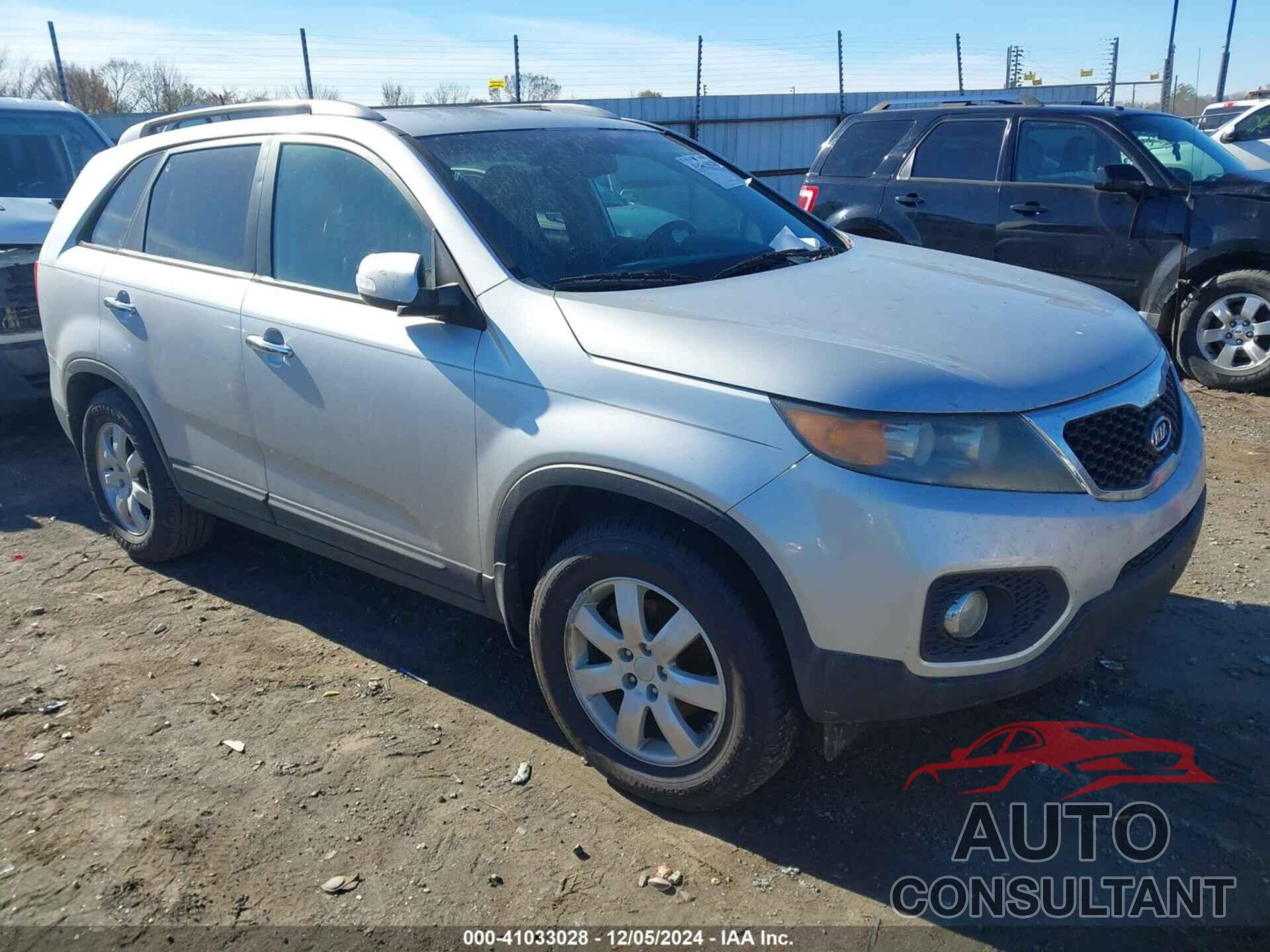 KIA SORENTO 2011 - 5XYKT3A18BG051607