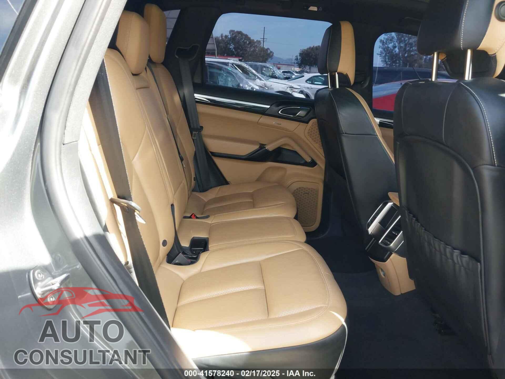 PORSCHE CAYENNE 2016 - WP1AA2A22GKA08076