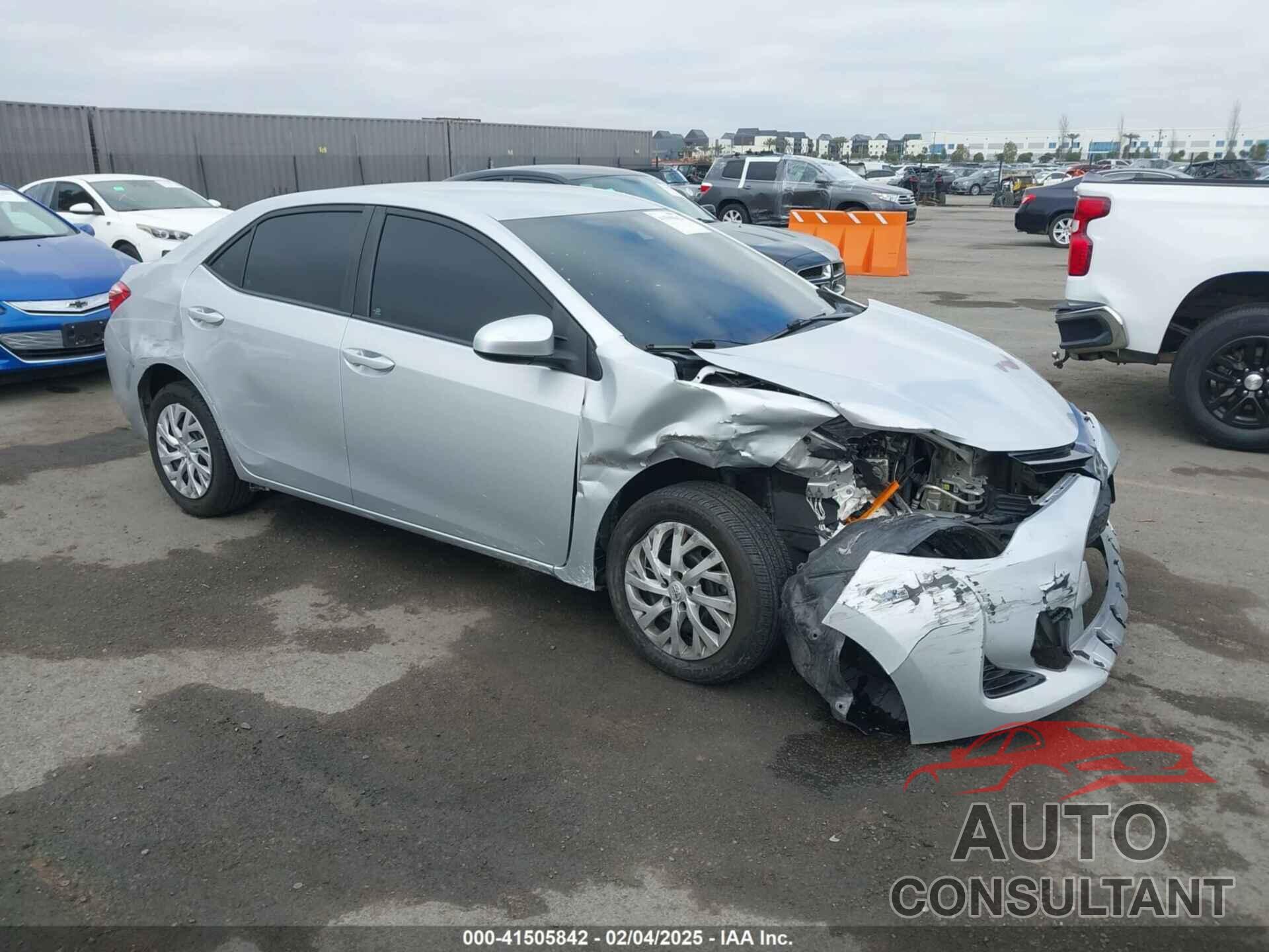 TOYOTA COROLLA 2018 - 5YFBURHE8JP742378