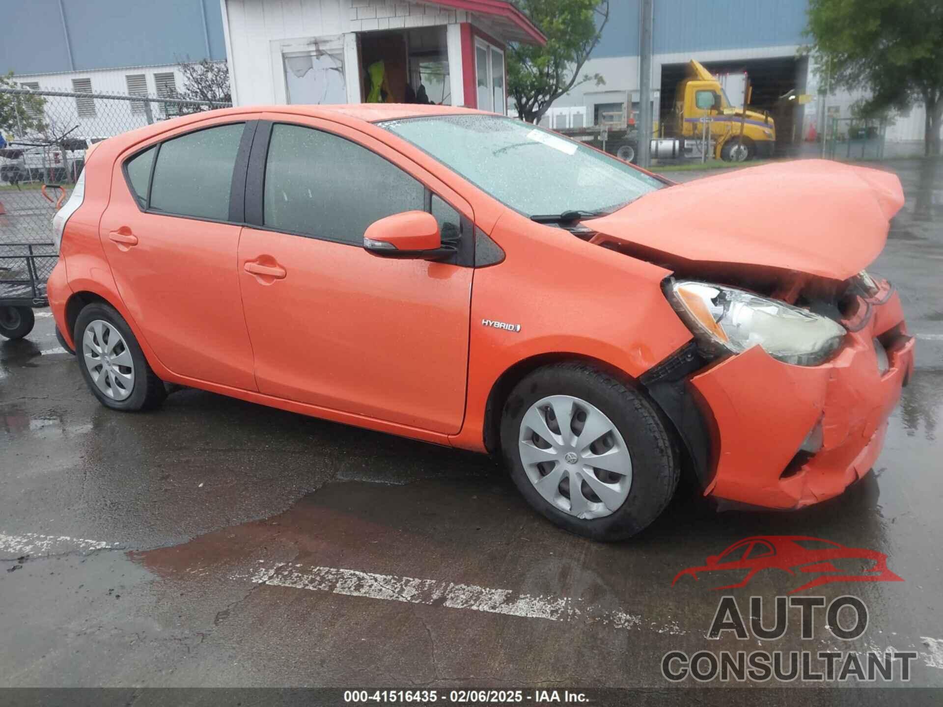 TOYOTA PRIUS C 2013 - JTDKDTB37D1032028