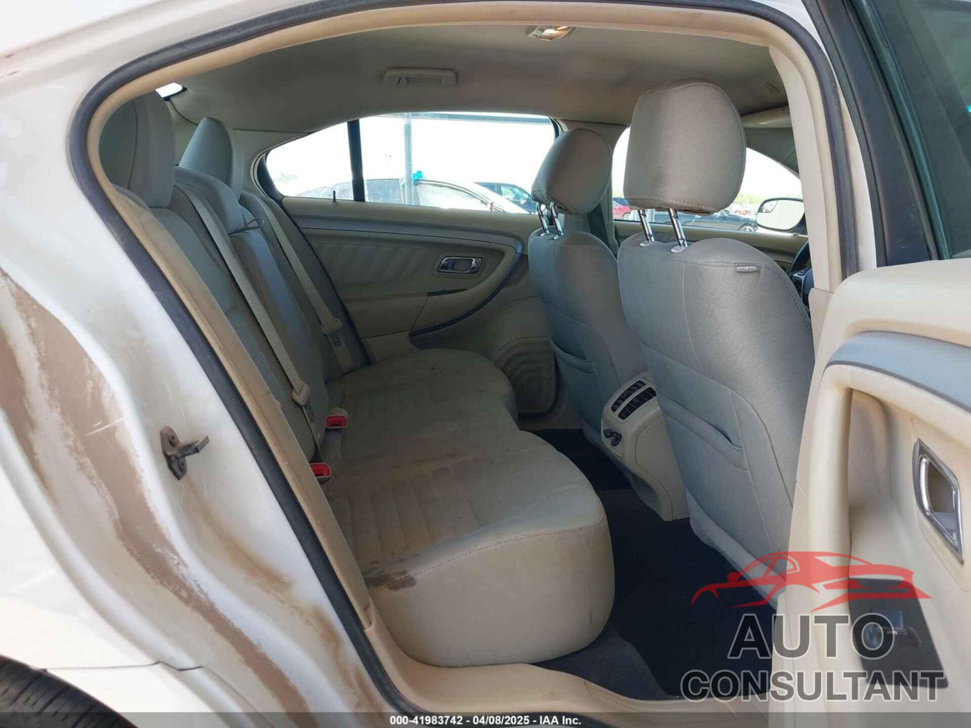 FORD TAURUS 2018 - 1FAHP2D82JG126885