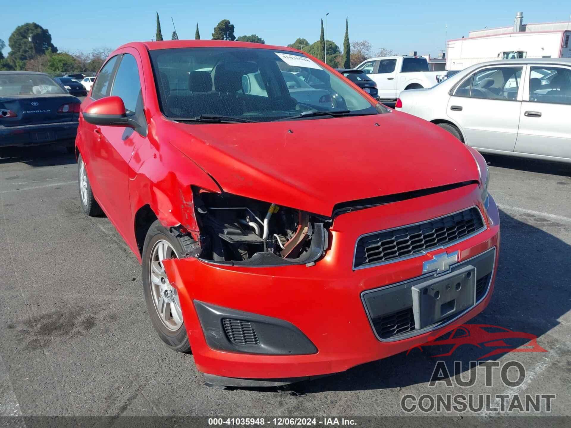 CHEVROLET SONIC 2013 - 1G1JC5SG8D4189331
