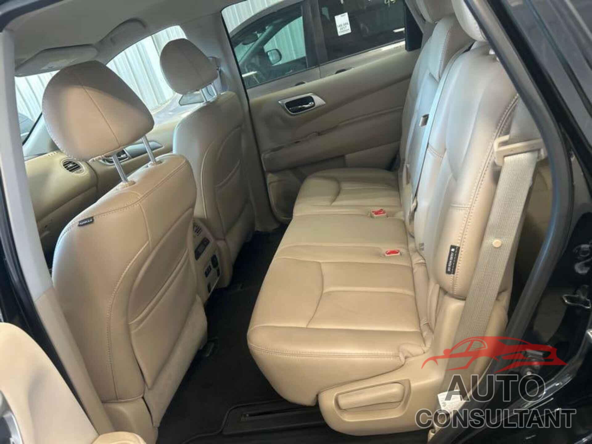 NISSAN PATHFINDER 2019 - 5N1DR2MM6KC647404