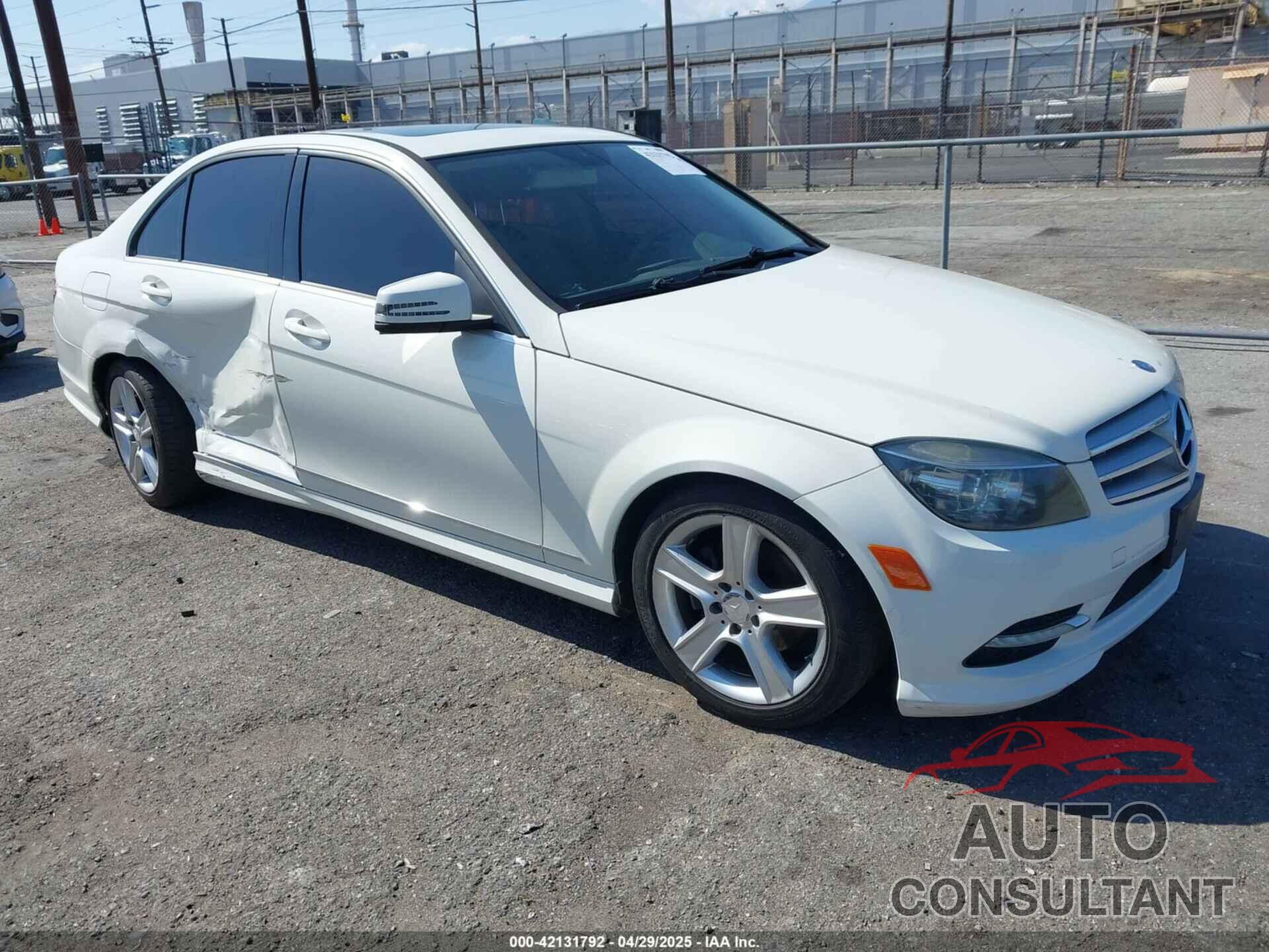 MERCEDES-BENZ C 300 2011 - WDDGF5EB1BR154192