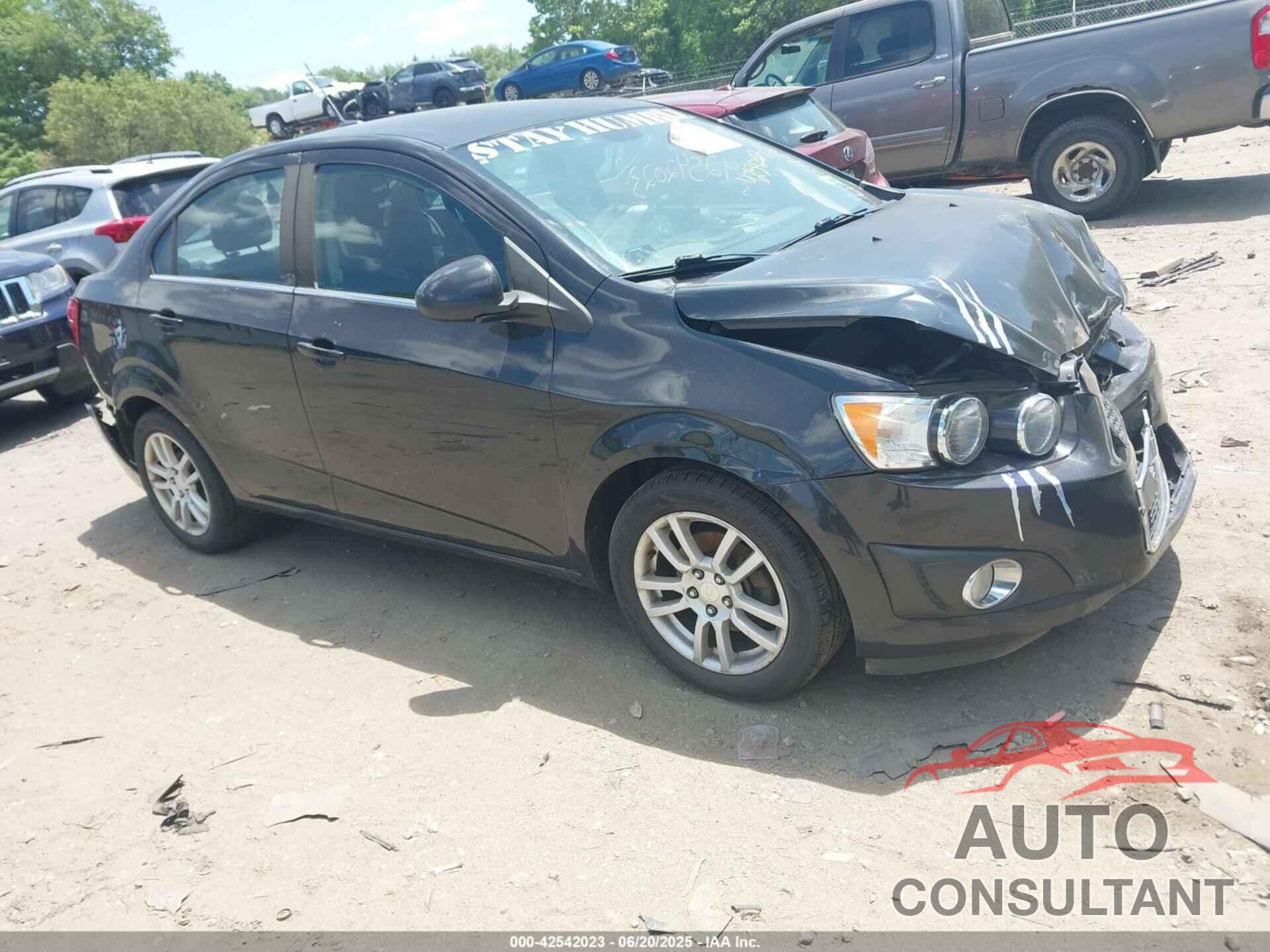 CHEVROLET SONIC 2013 - 1G1JC5SG0D4132377