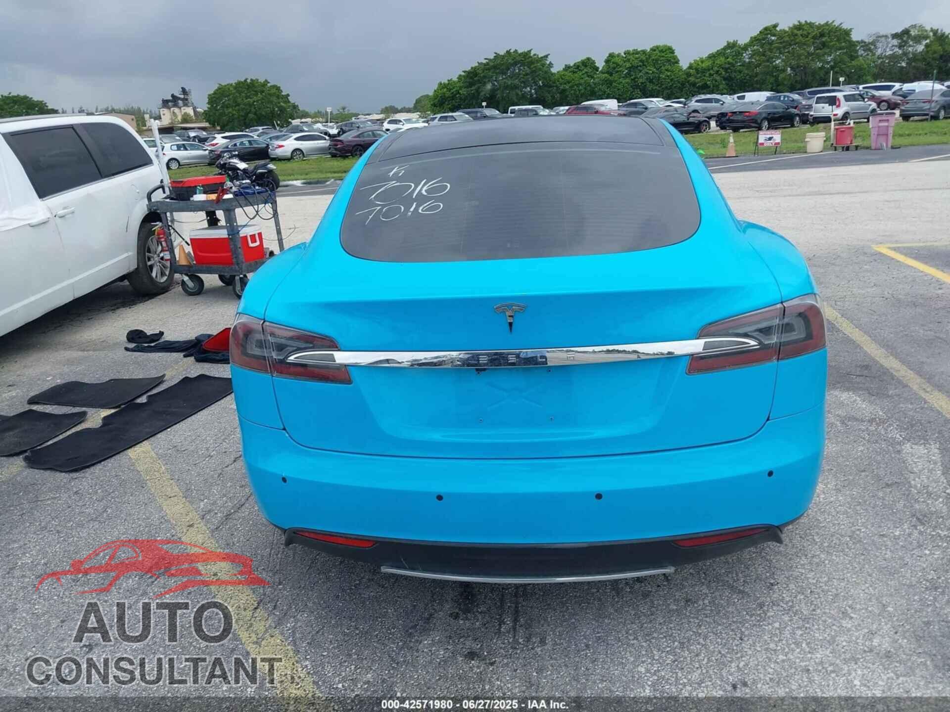 TESLA MODEL S 2013 - 5YJSA1DN9DFP27016