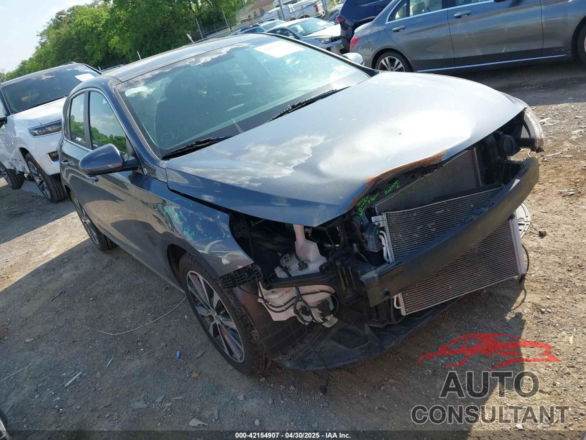 HYUNDAI ELANTRA GT 2018 - KMHH35LE8JU074206