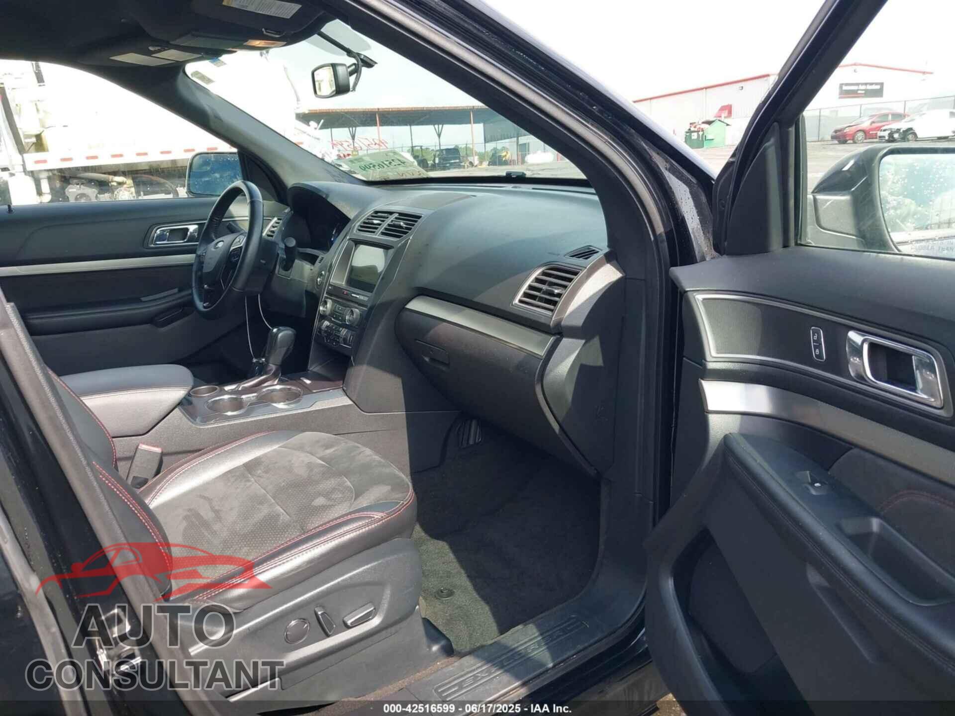 FORD EXPLORER 2018 - 1FM5K7D82JGB75136