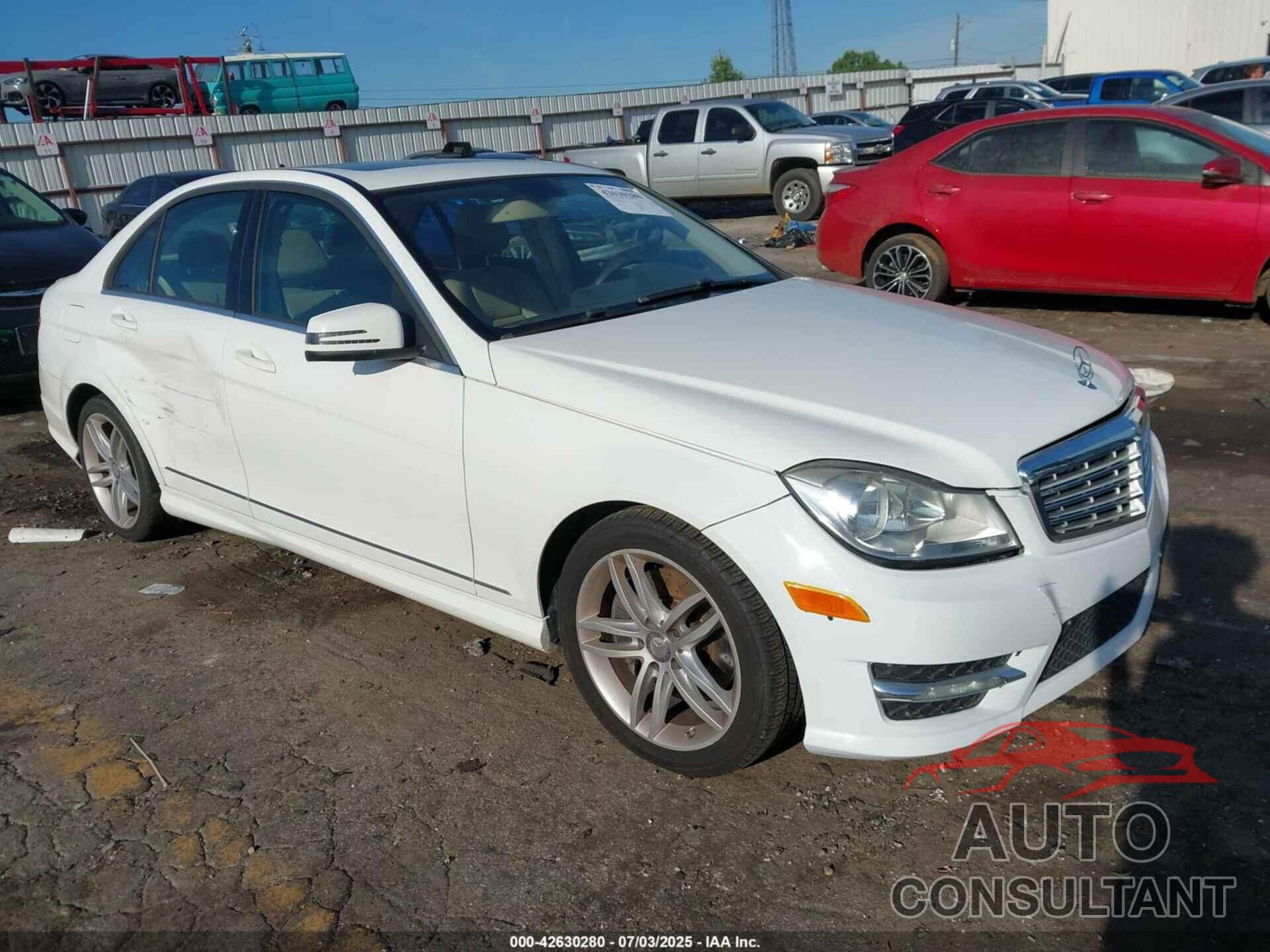 MERCEDES-BENZ C 300 2013 - WDDGF8AB3DG126965