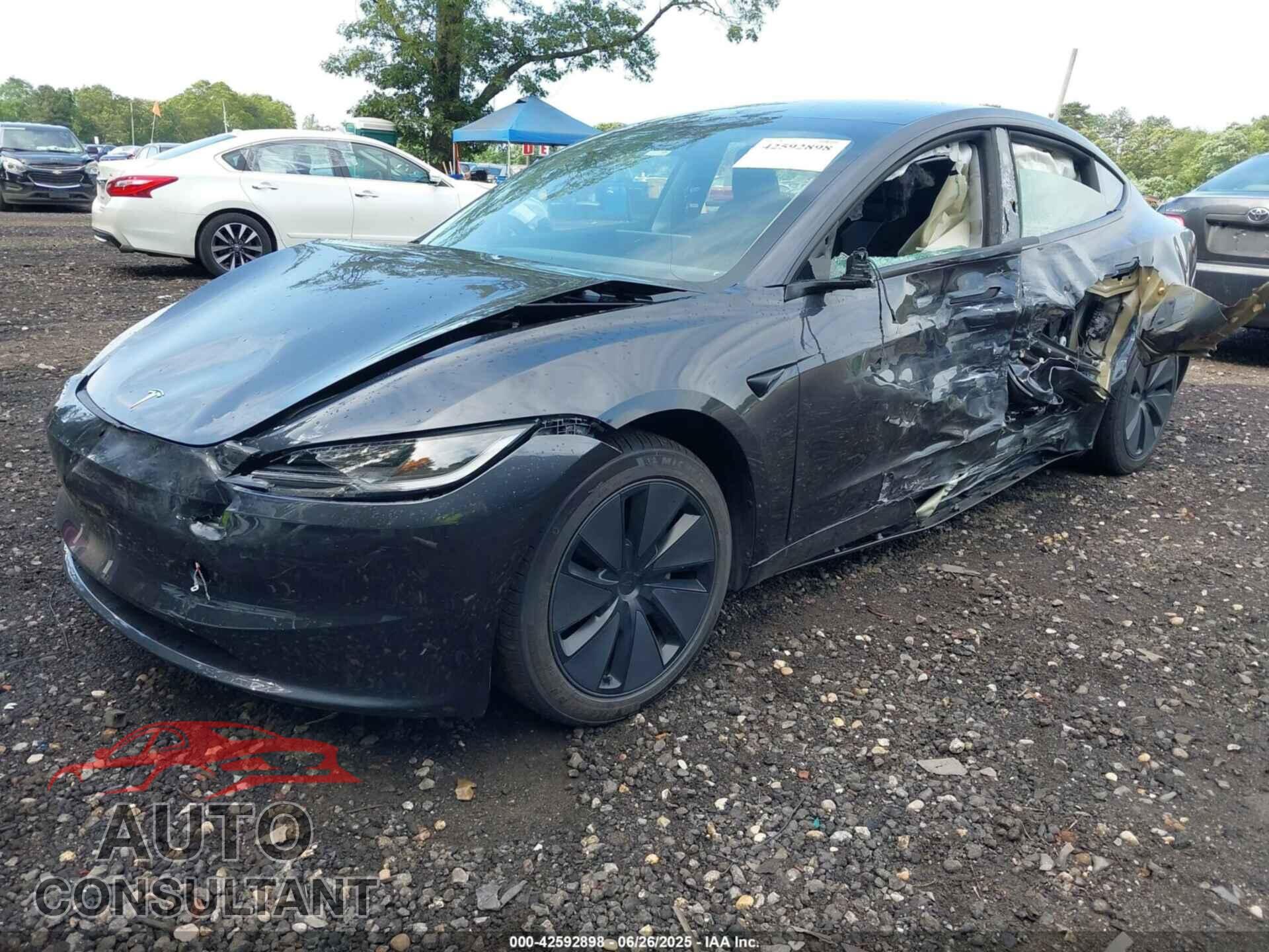 TESLA MODEL 3 2025 - 5YJ3E1EA2SF951939
