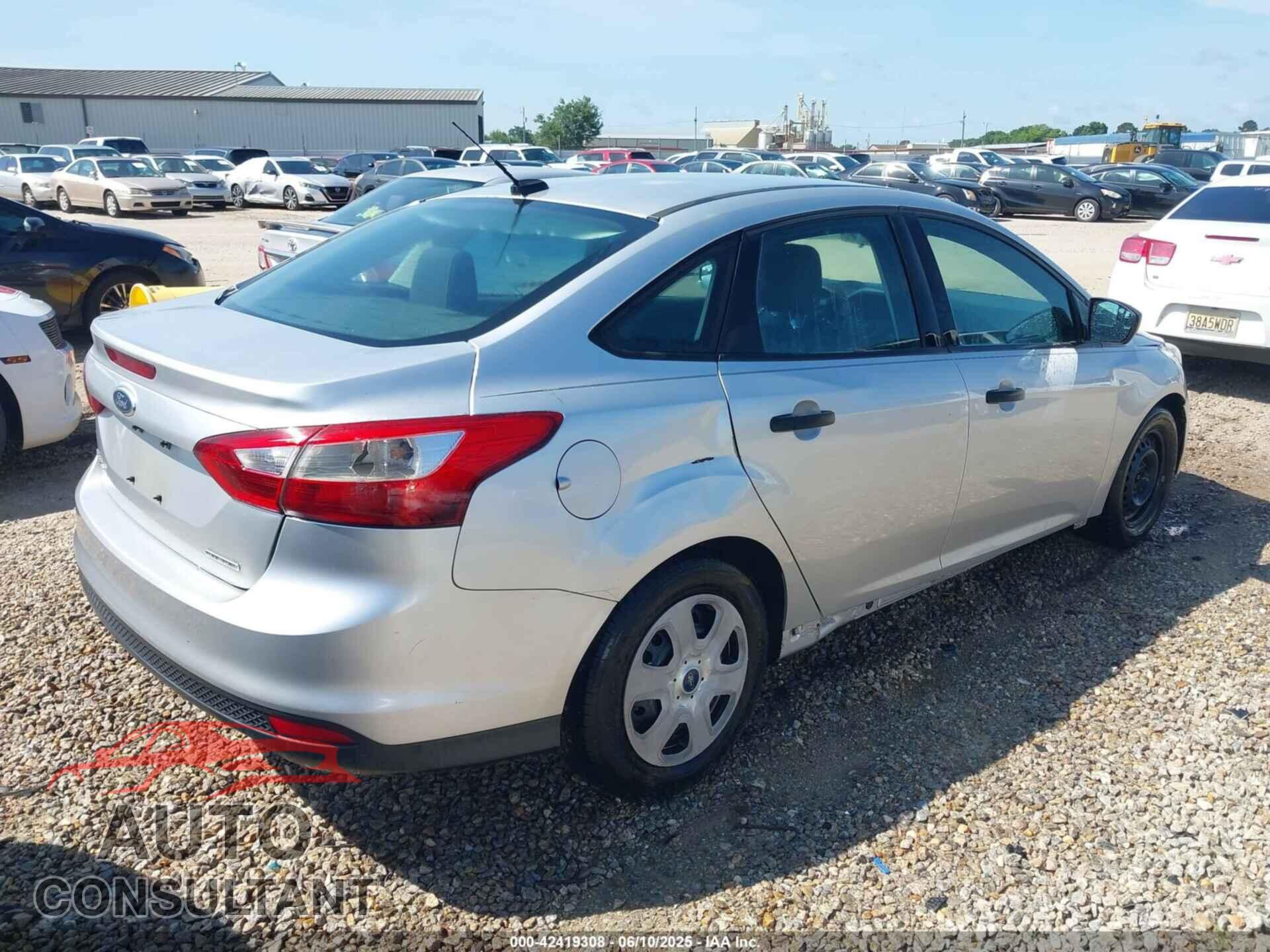 FORD FOCUS 2013 - 1FADP3E22DL241108